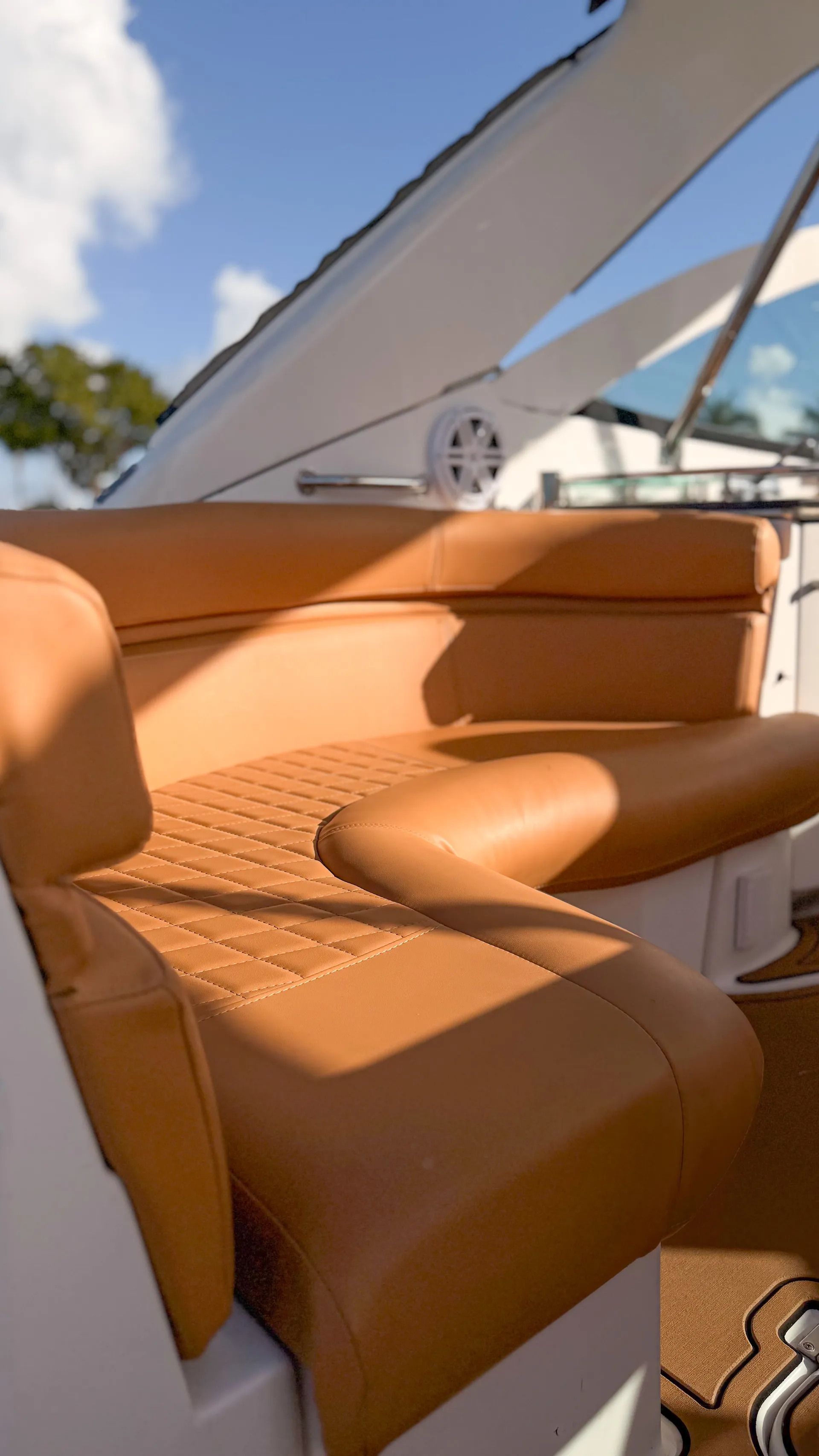 Experience Luxury &amp; Fun on Our Doral Hawaii 42 ft Private Charter!