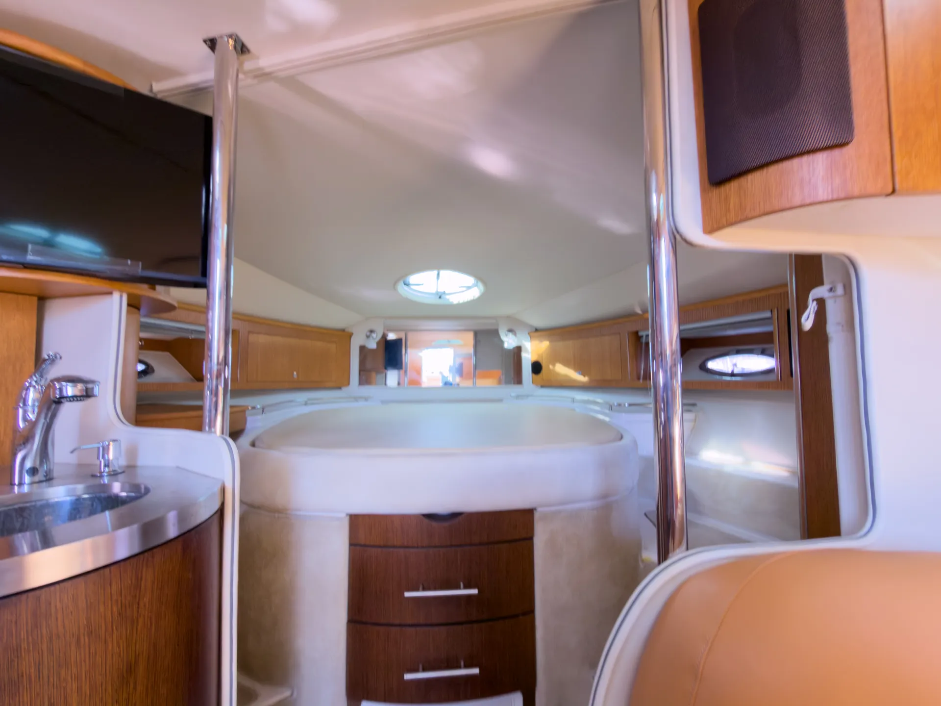 Experience Luxury &amp; Fun on Our Doral Hawaii 42 ft Private Charter!