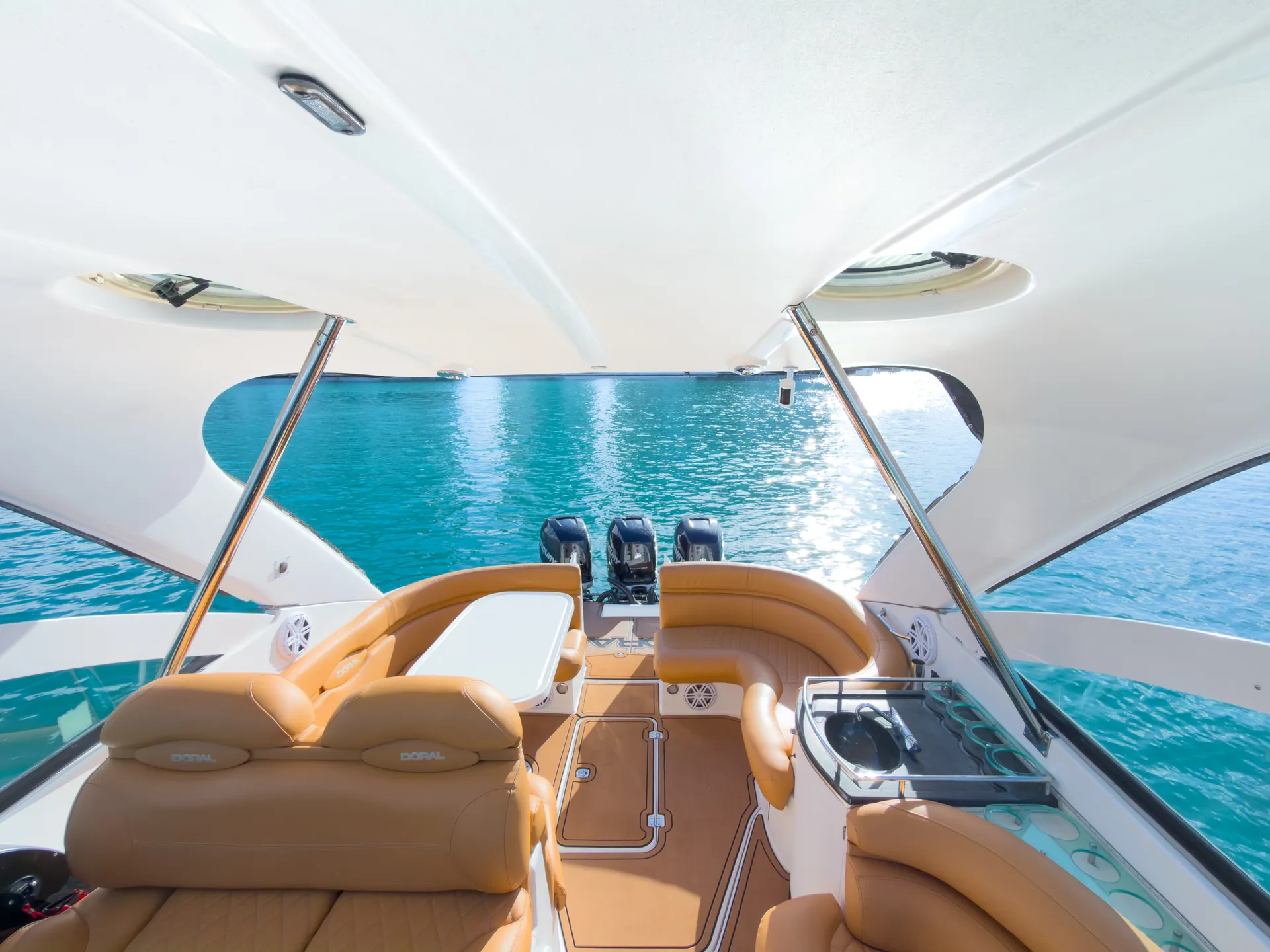 Experience Luxury &amp; Fun on Our Doral Hawaii 42 ft Private Charter!