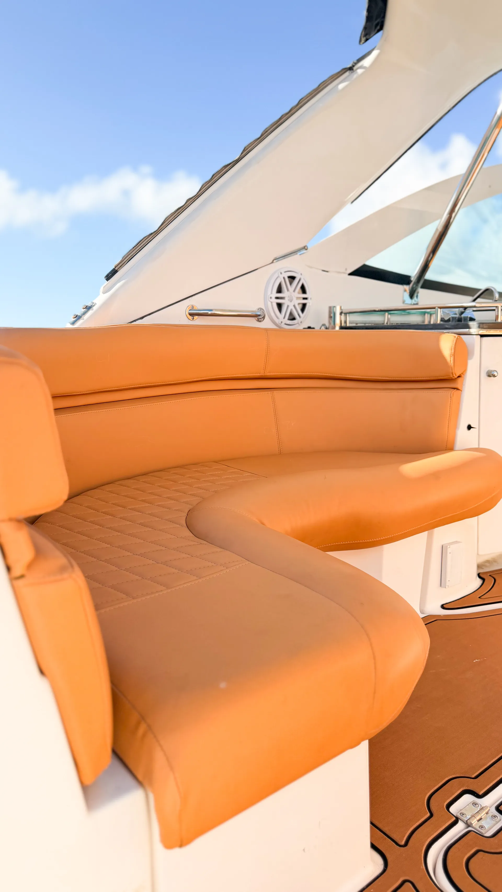 Experience Luxury &amp; Fun on Our Doral Hawaii 42 ft Private Charter!