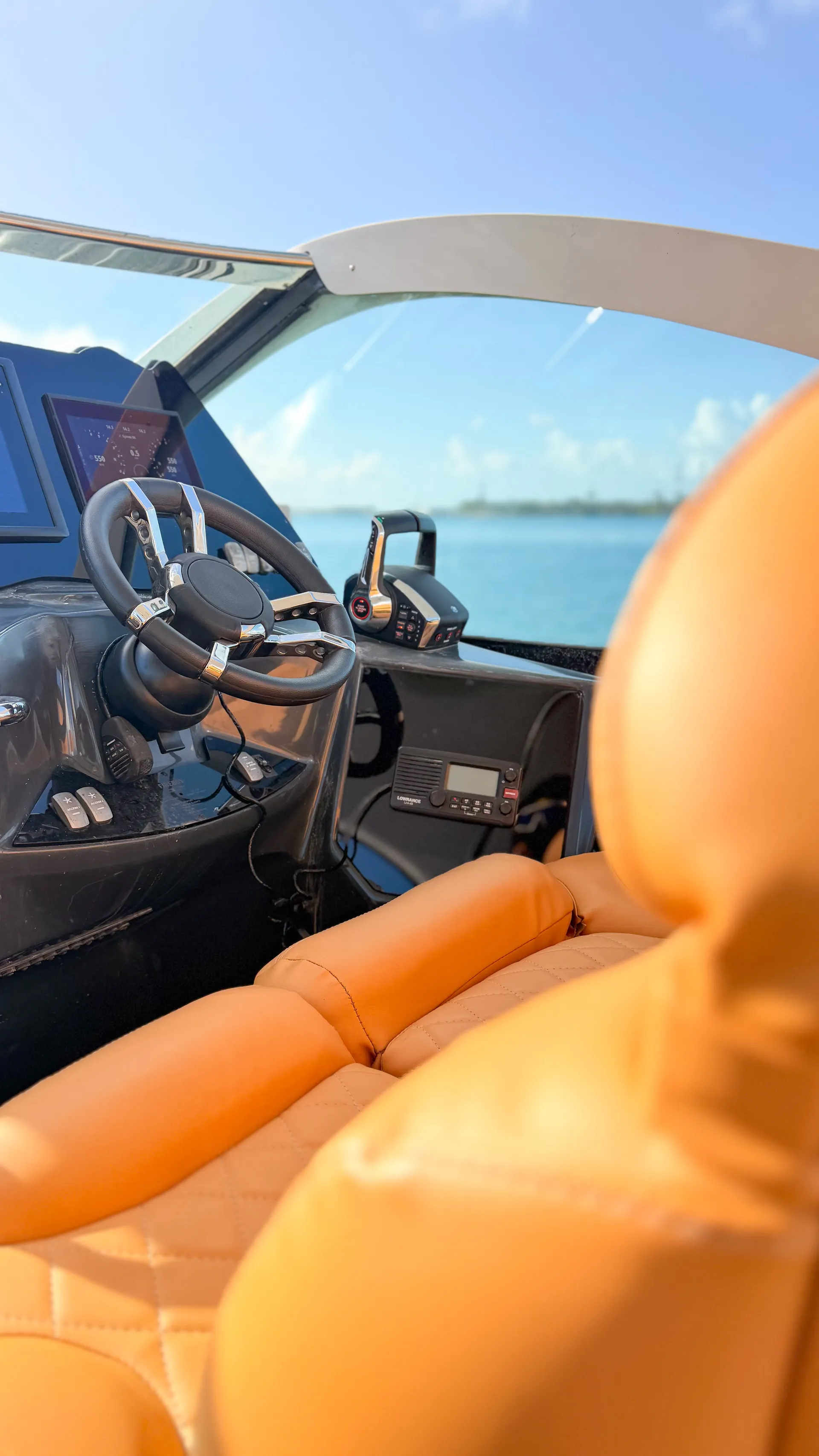 Experience Luxury &amp; Fun on Our Doral Hawaii 42 ft Private Charter!