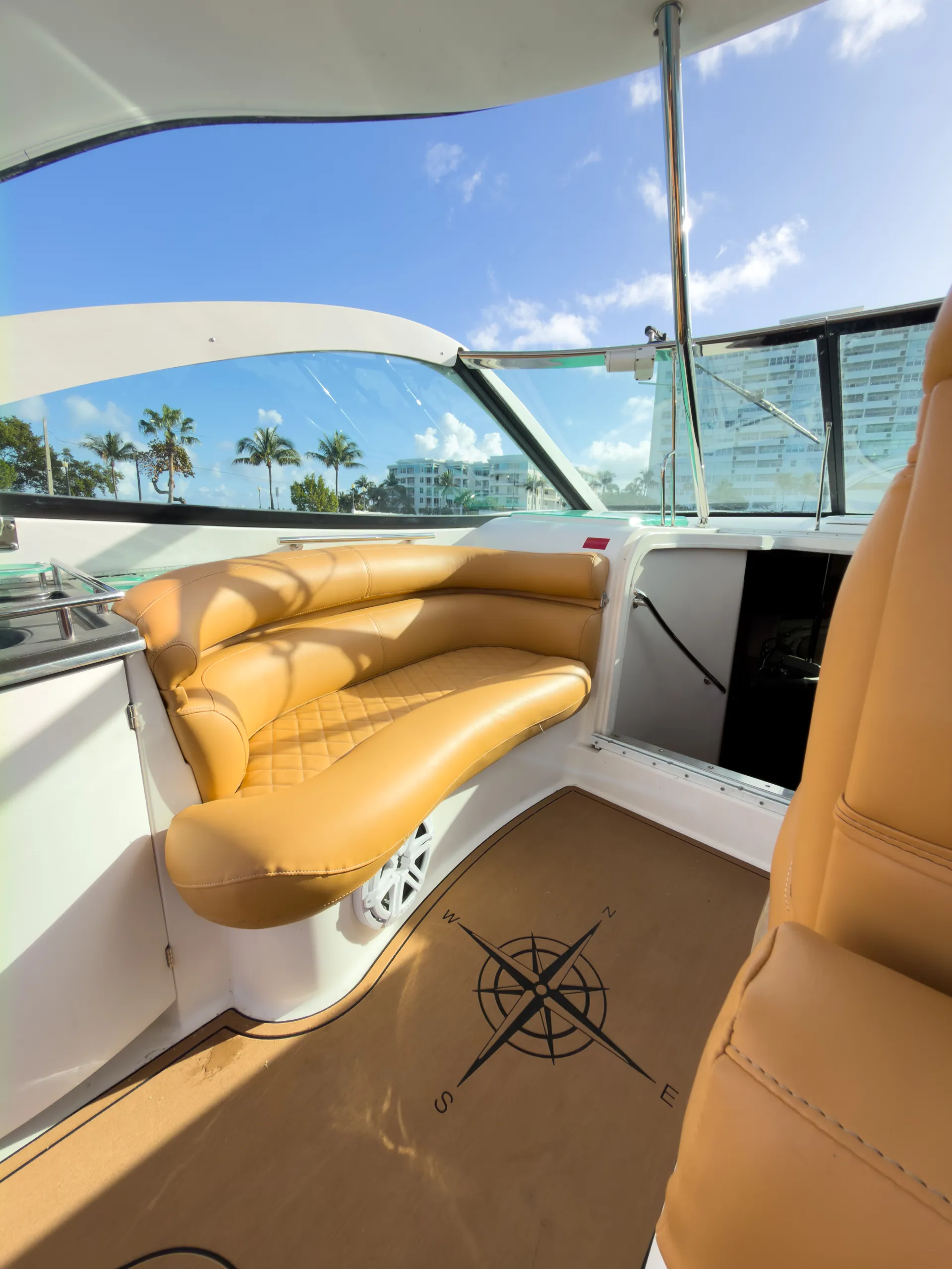 Experience Luxury &amp; Fun on Our Doral Hawaii 42 ft Private Charter!