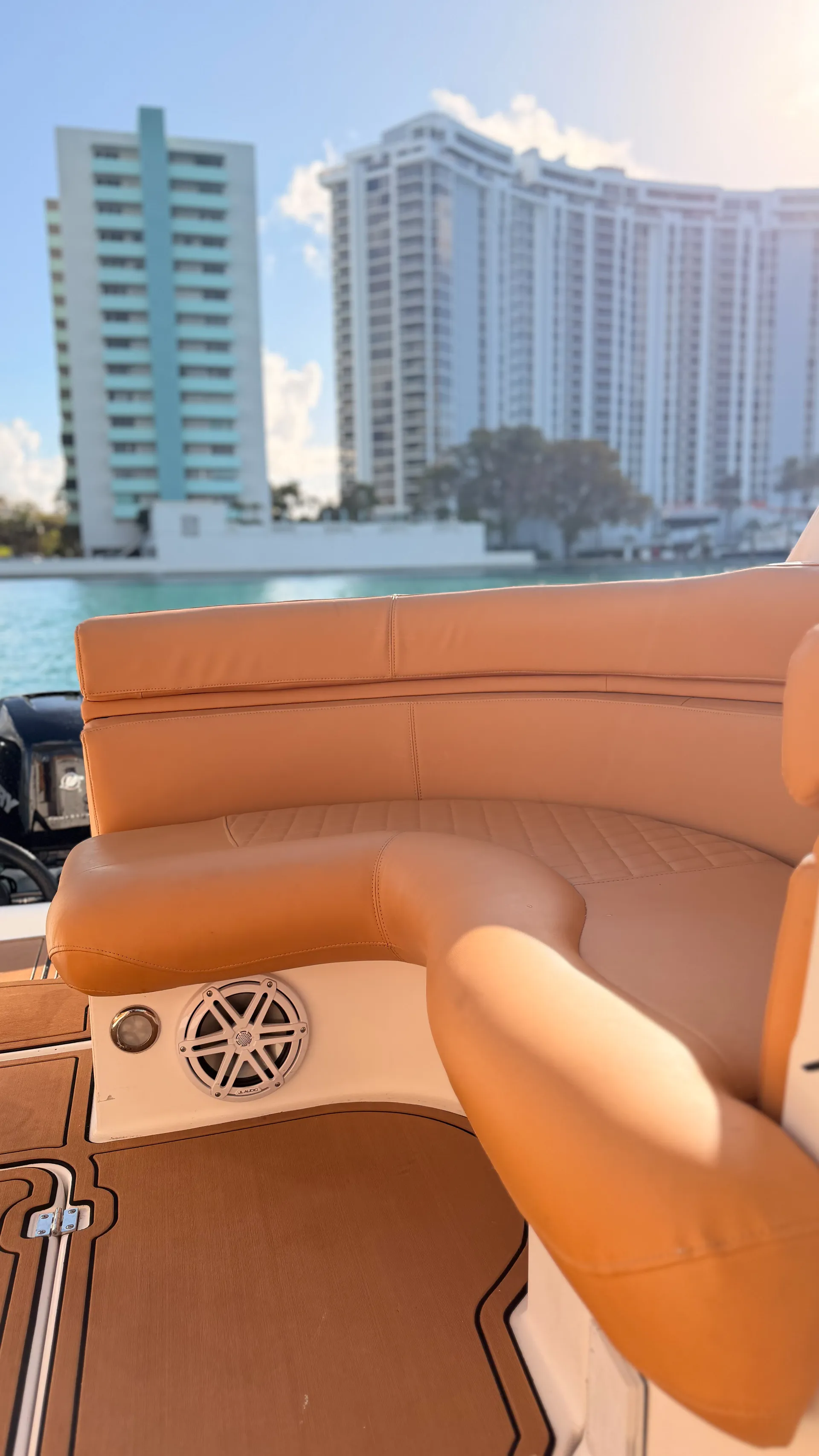 Experience Luxury &amp; Fun on Our Doral Hawaii 42 ft Private Charter!