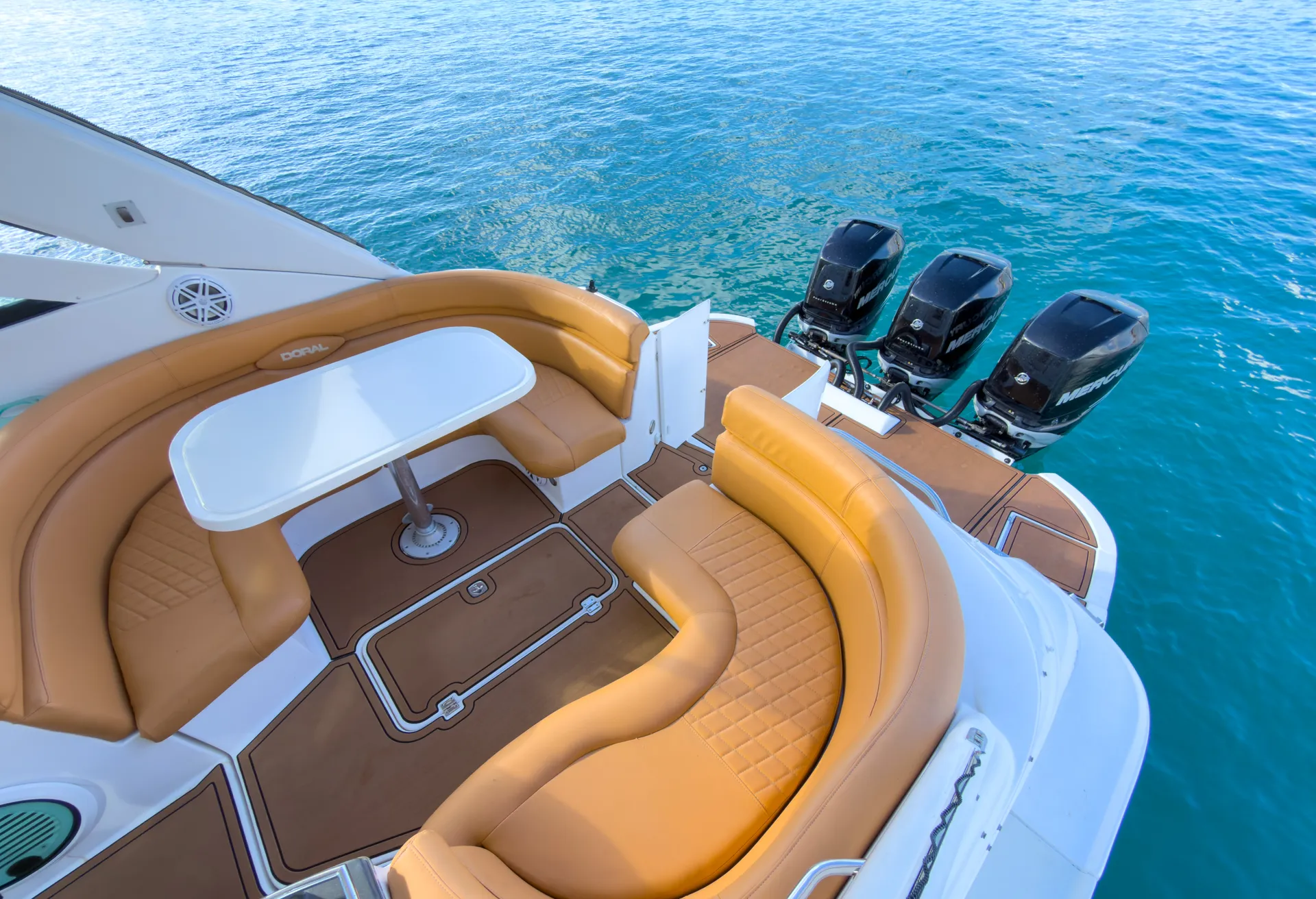 Experience Luxury &amp; Fun on Our Doral Hawaii 42 ft Private Charter!