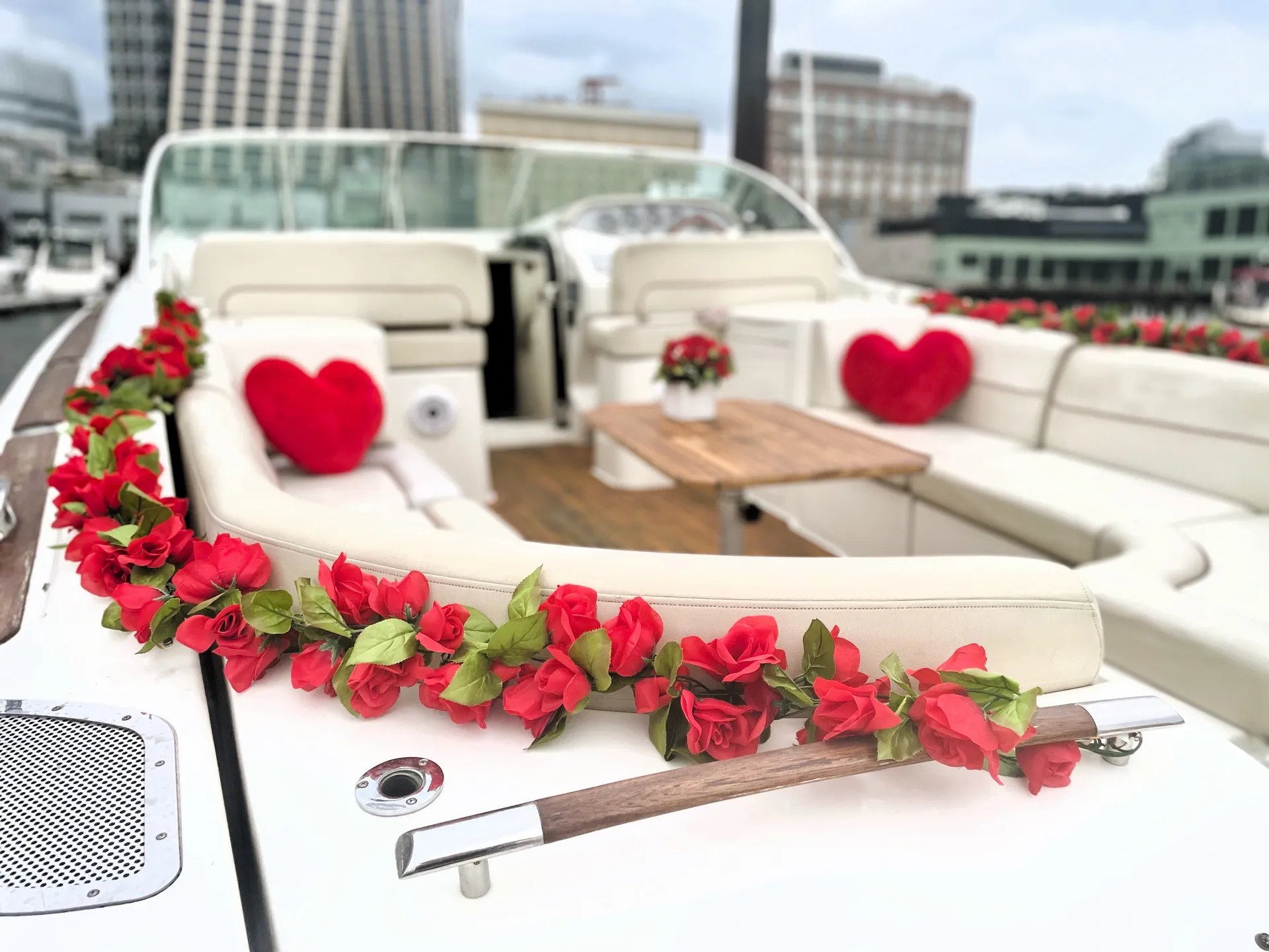 Luxury Yacht Manhattan Chelsea Piers: Captain, Champagne, Catering