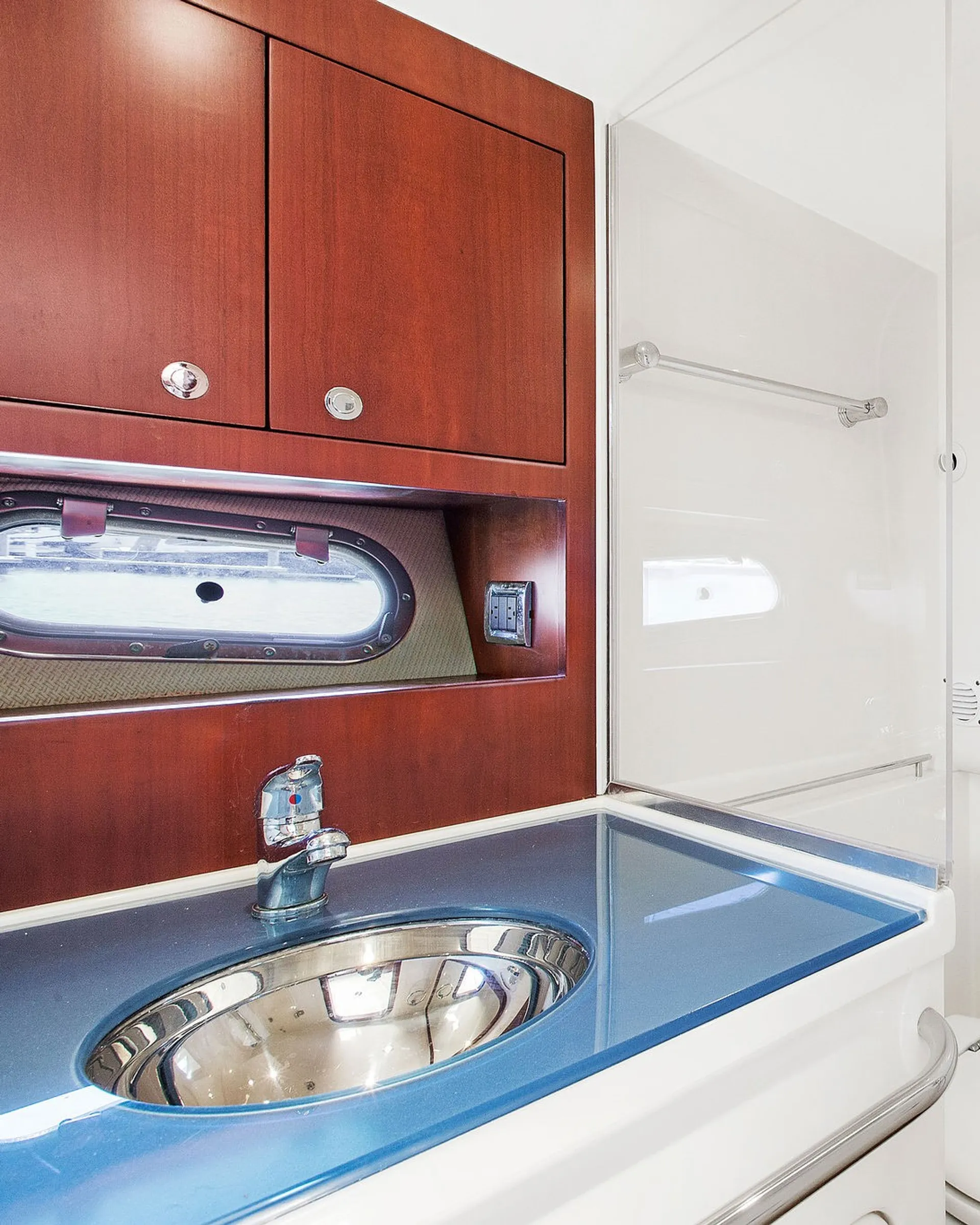 Luxury Yacht Manhattan Chelsea Piers: Captain, Champagne, Catering