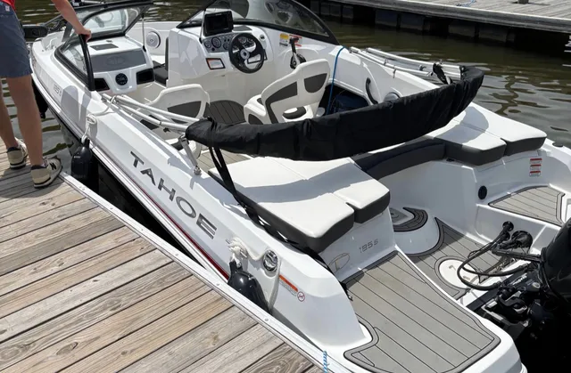 Rent a TAHOE BY TRACKER MARINE bow rider in Cornelius, NC near me