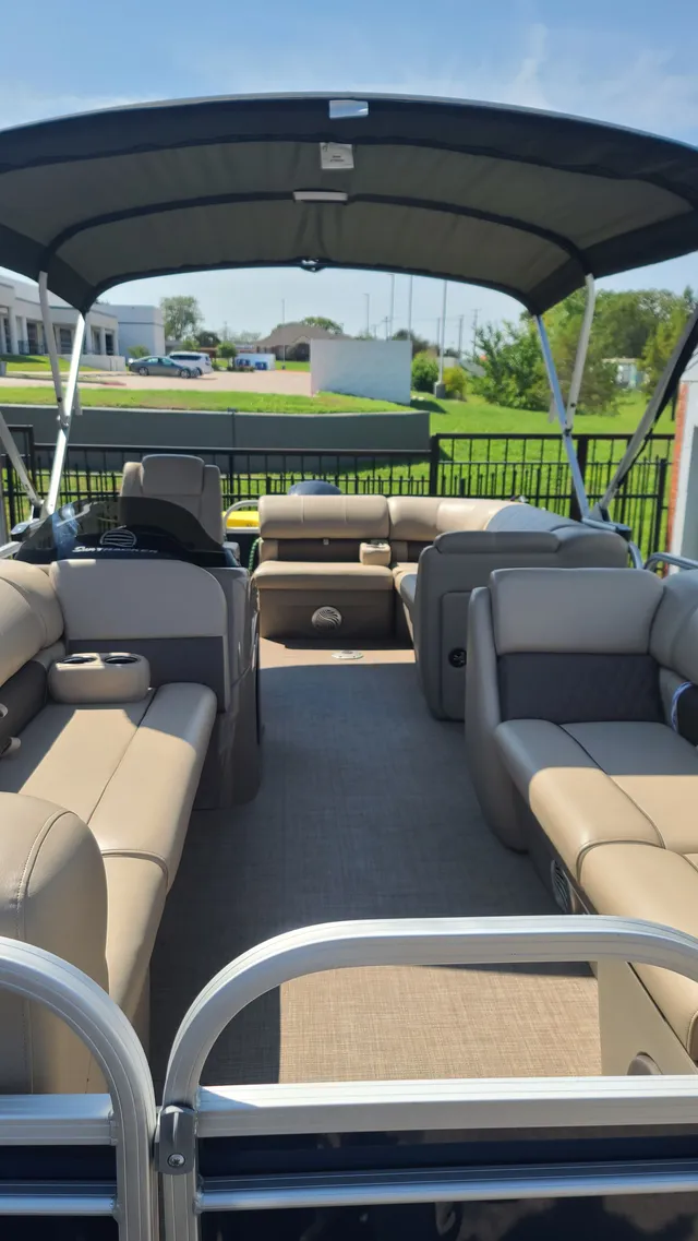 Rent a SUN TRACKER pontoon in Grapevine, TX near me