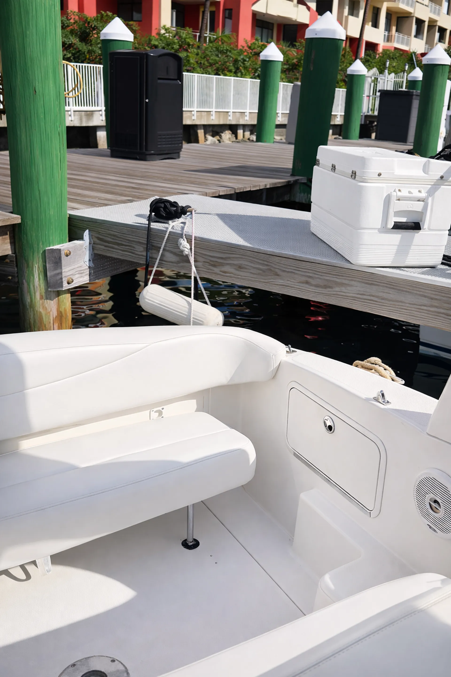 Sea Ray Boats 280 Sundancer in Sunny Isles Beach, FL — photo 10