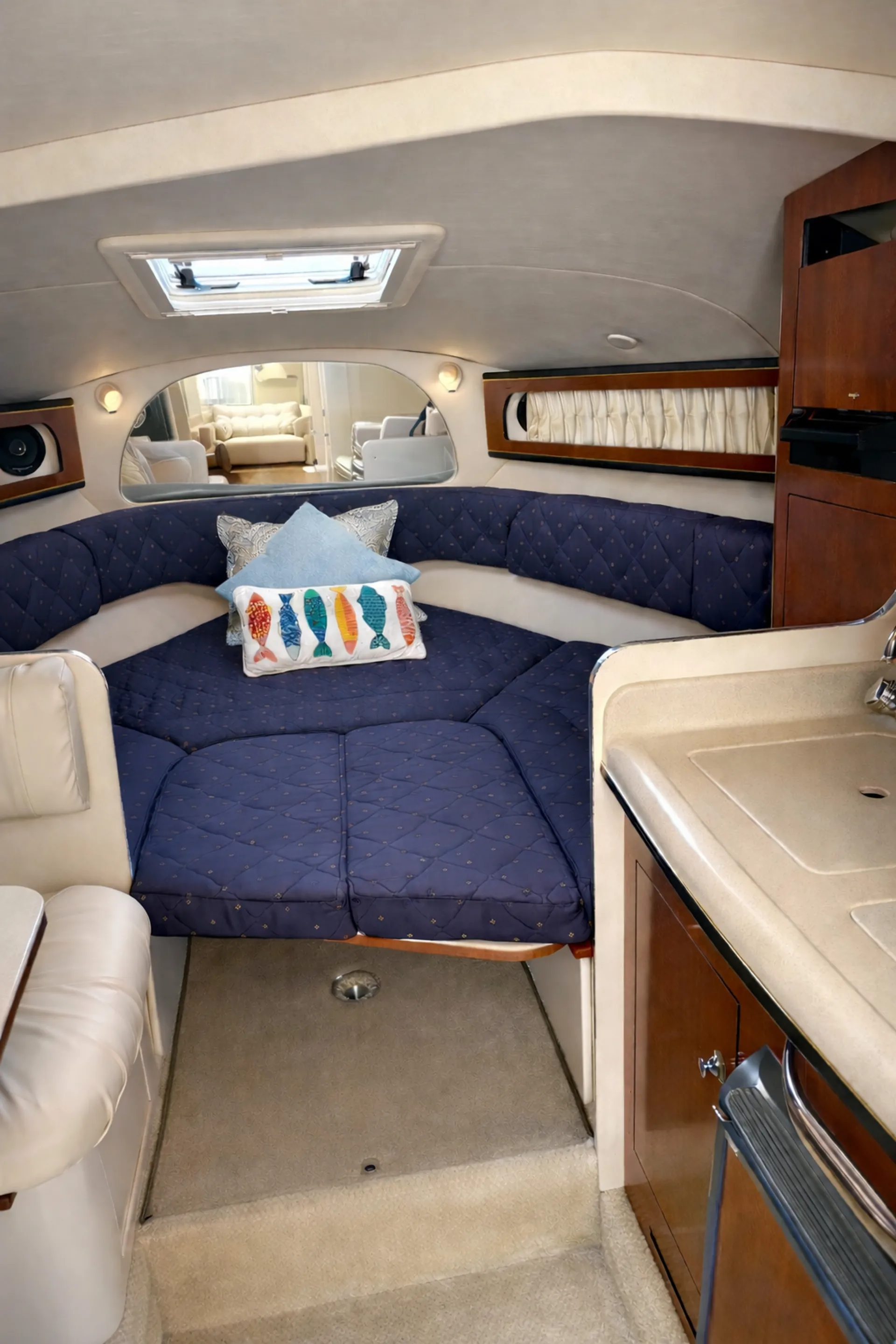 Sea Ray Boats 280 Sundancer in Sunny Isles Beach, FL — photo 7