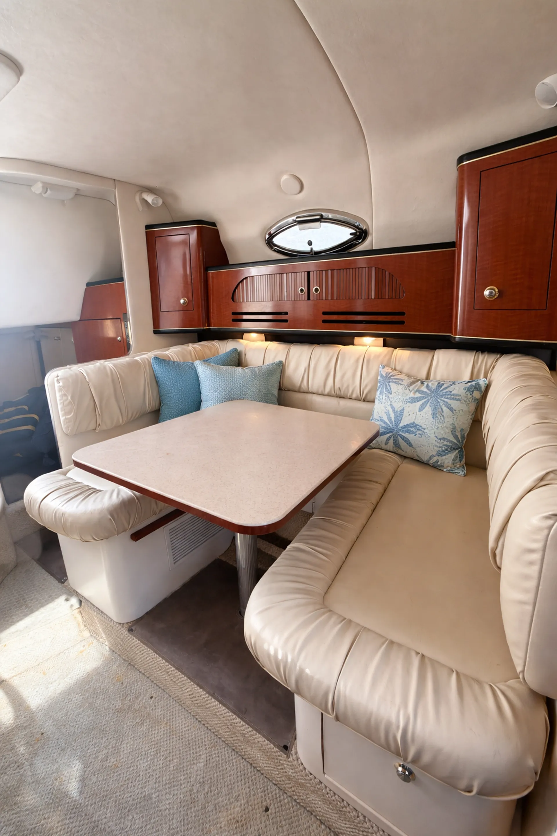 Sea Ray Boats 280 Sundancer in Sunny Isles Beach, FL — photo 6