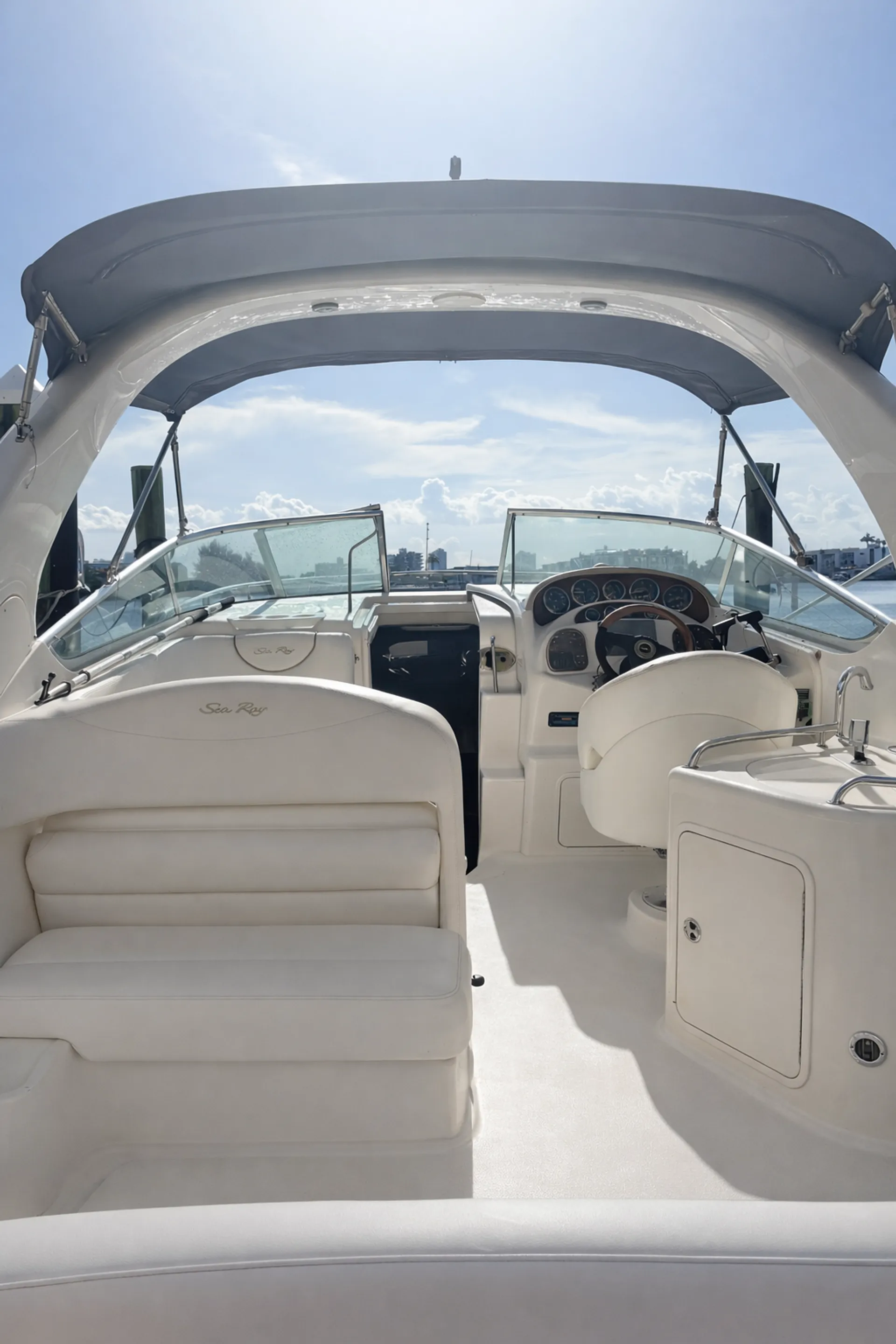 Sea Ray Boats 280 Sundancer in Sunny Isles Beach, FL — photo 4