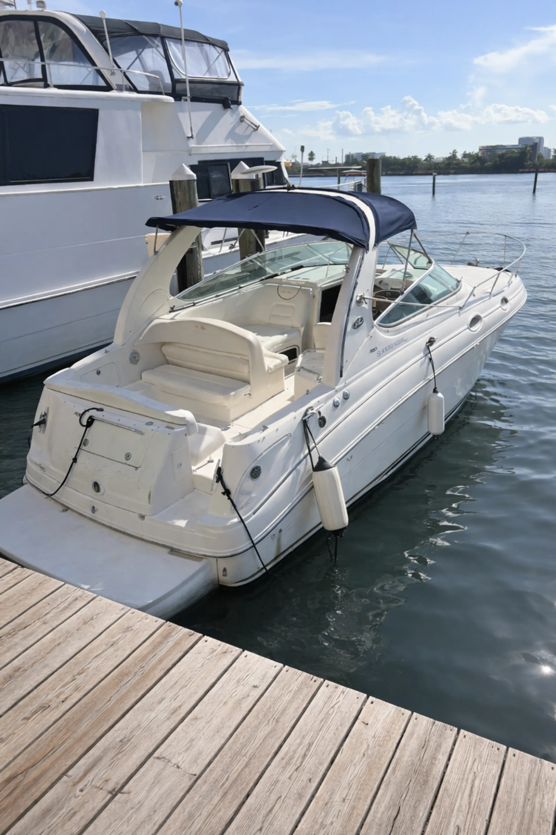 Sea Ray Boats 280 Sundancer in Sunny Isles Beach, FL — photo 3