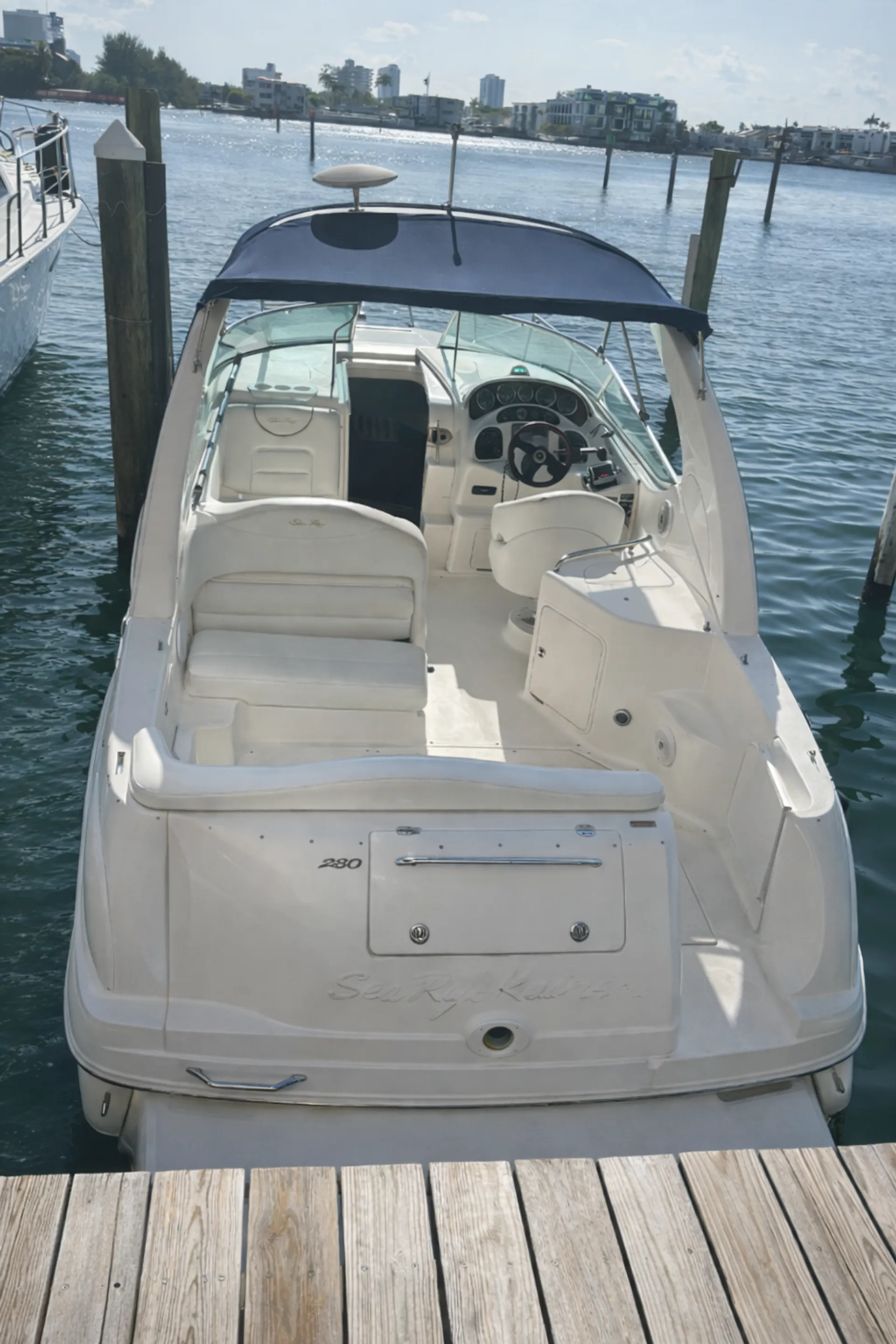 Sea Ray Boats 280 Sundancer in Sunny Isles Beach, FL — photo 5