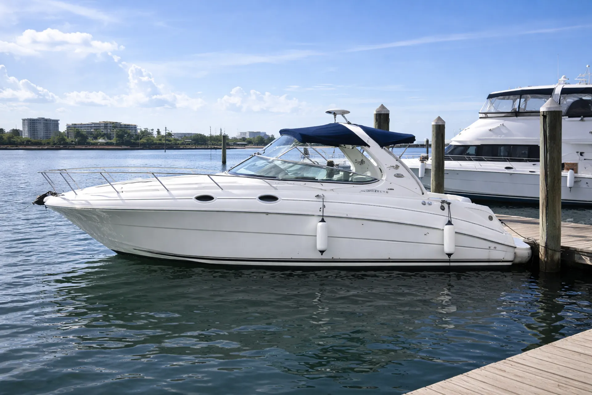 Sea Ray Boats 280 Sundancer in Sunny Isles Beach, FL