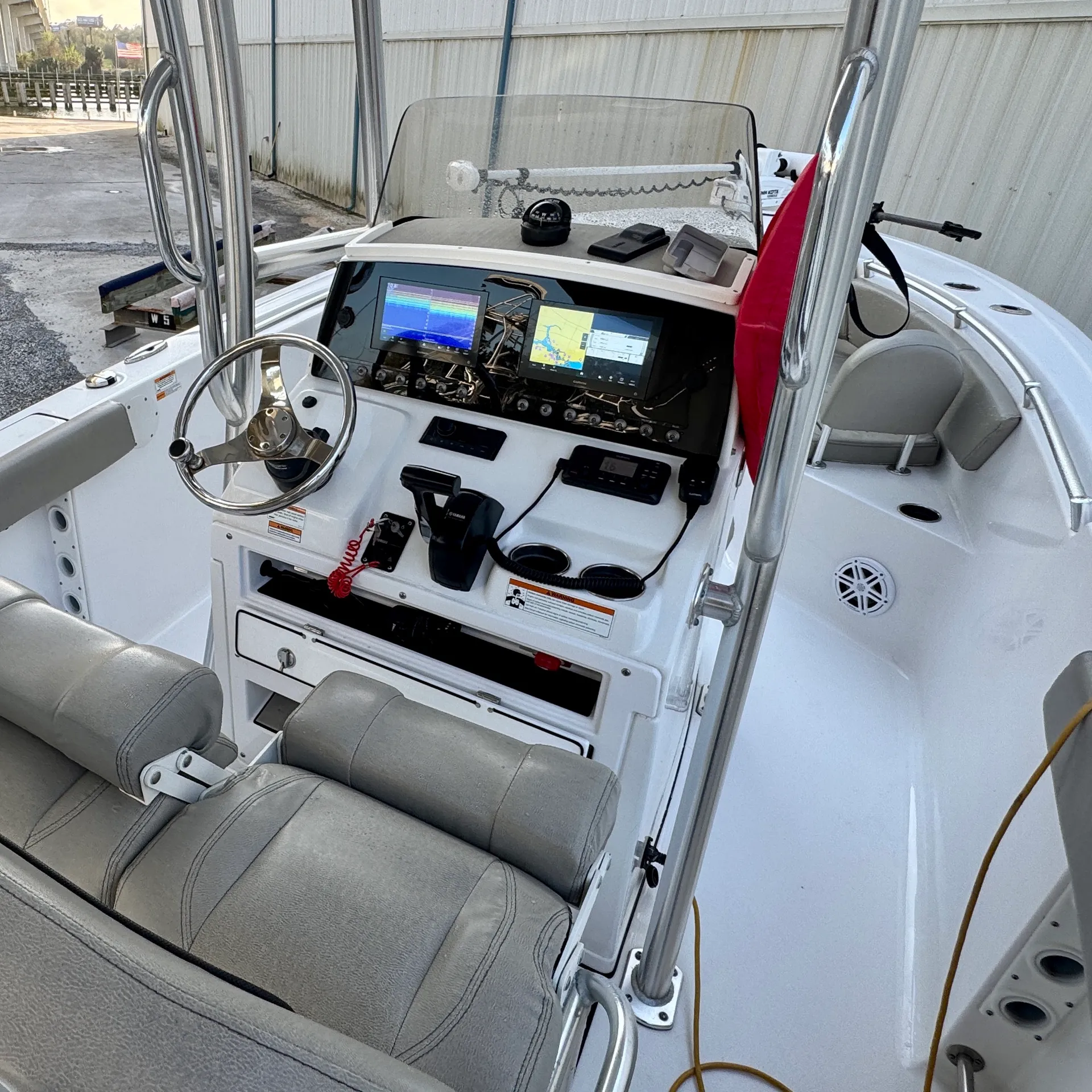 23’ Center Console : Fish/Cruise/Sandbar 