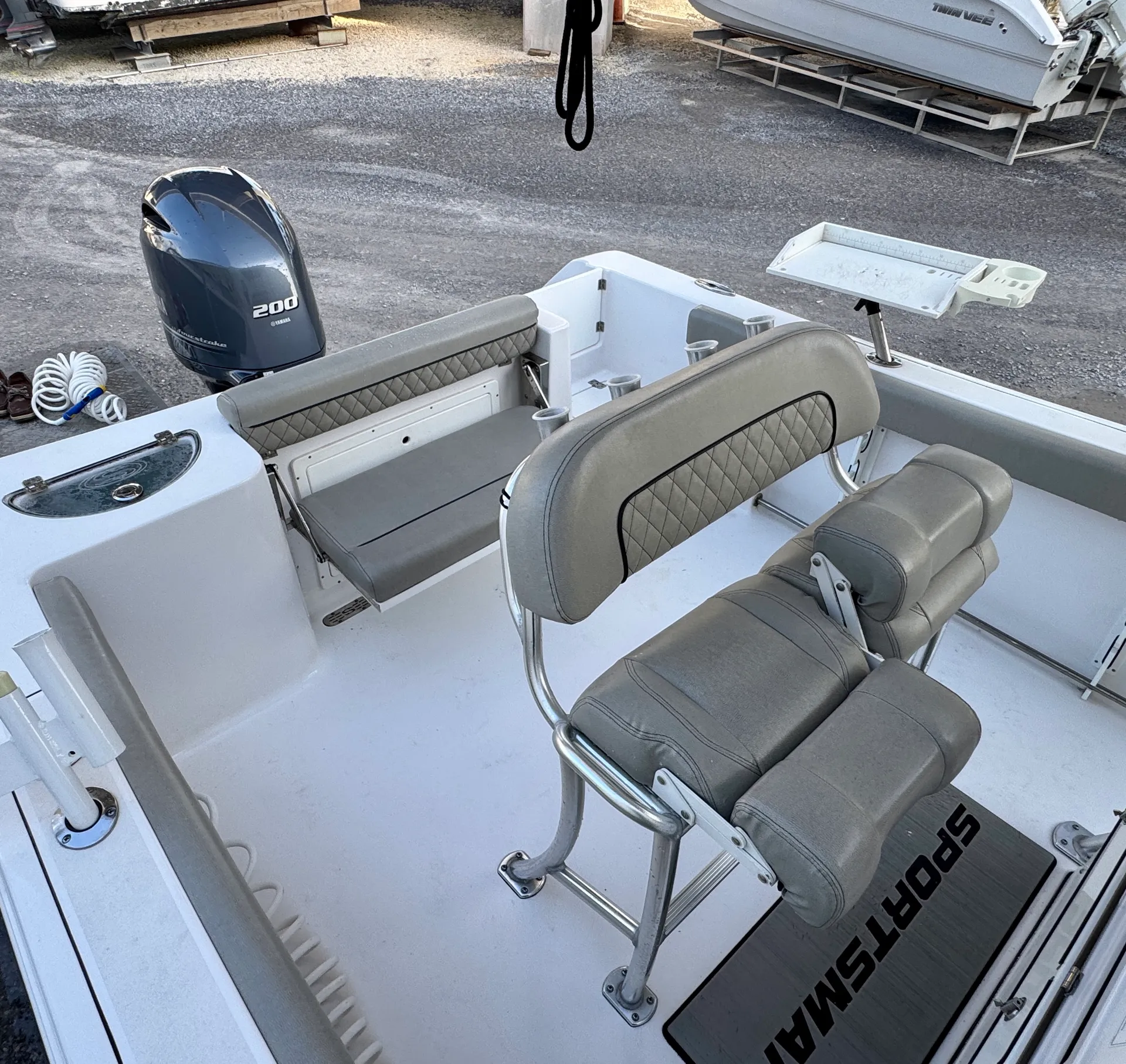23’ Center Console : Fish/Cruise/Sandbar 