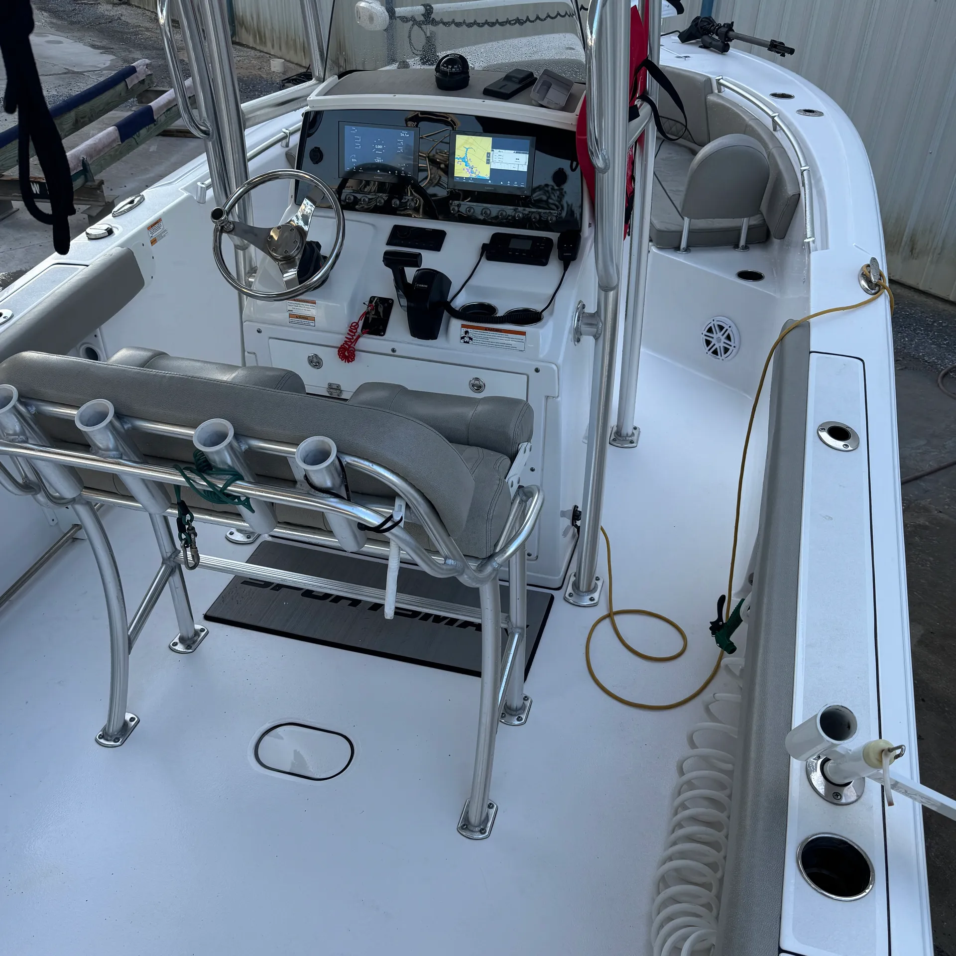 23’ Center Console : Fish/Cruise/Sandbar 