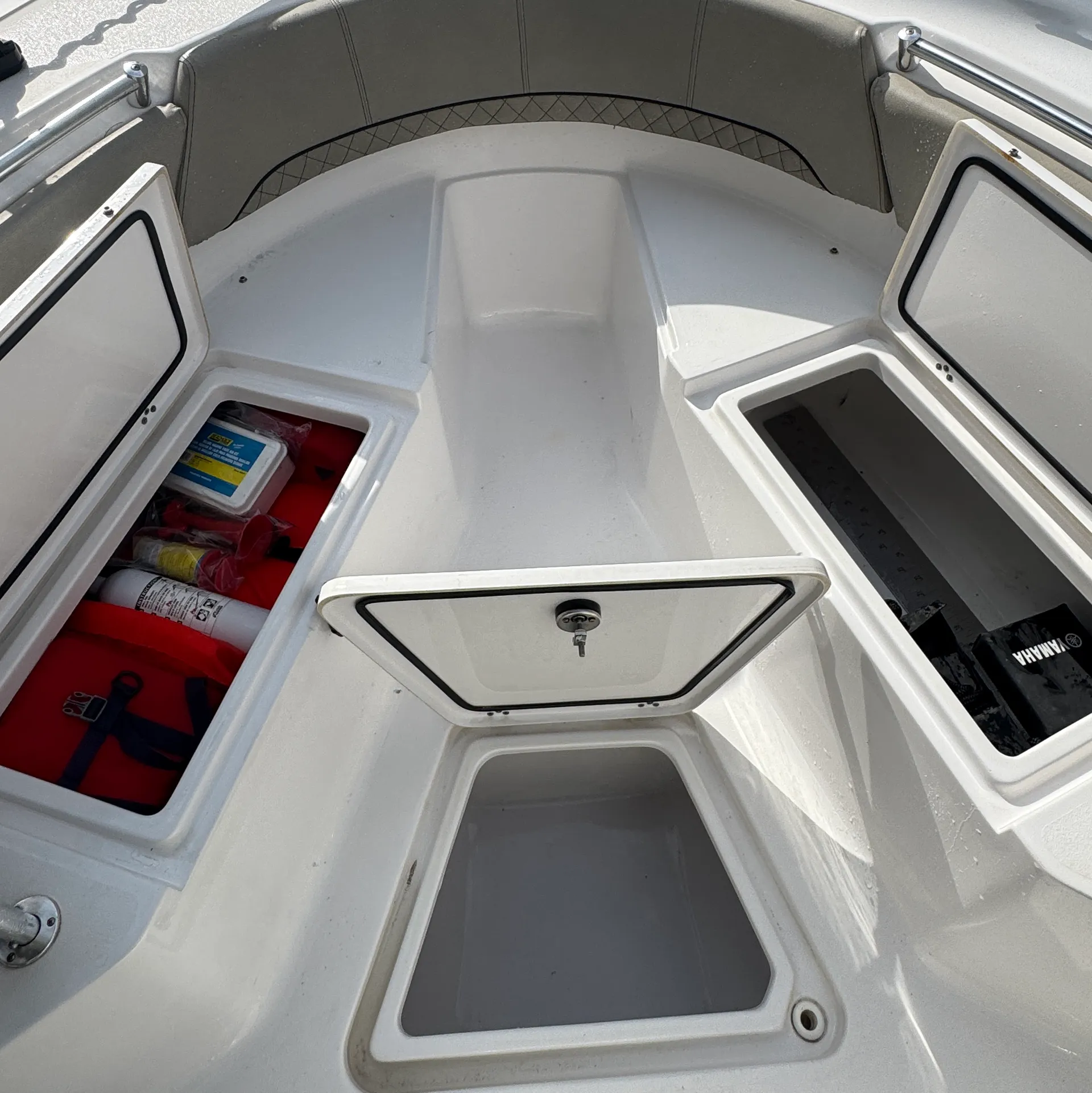 23’ Center Console : Fish/Cruise/Sandbar 