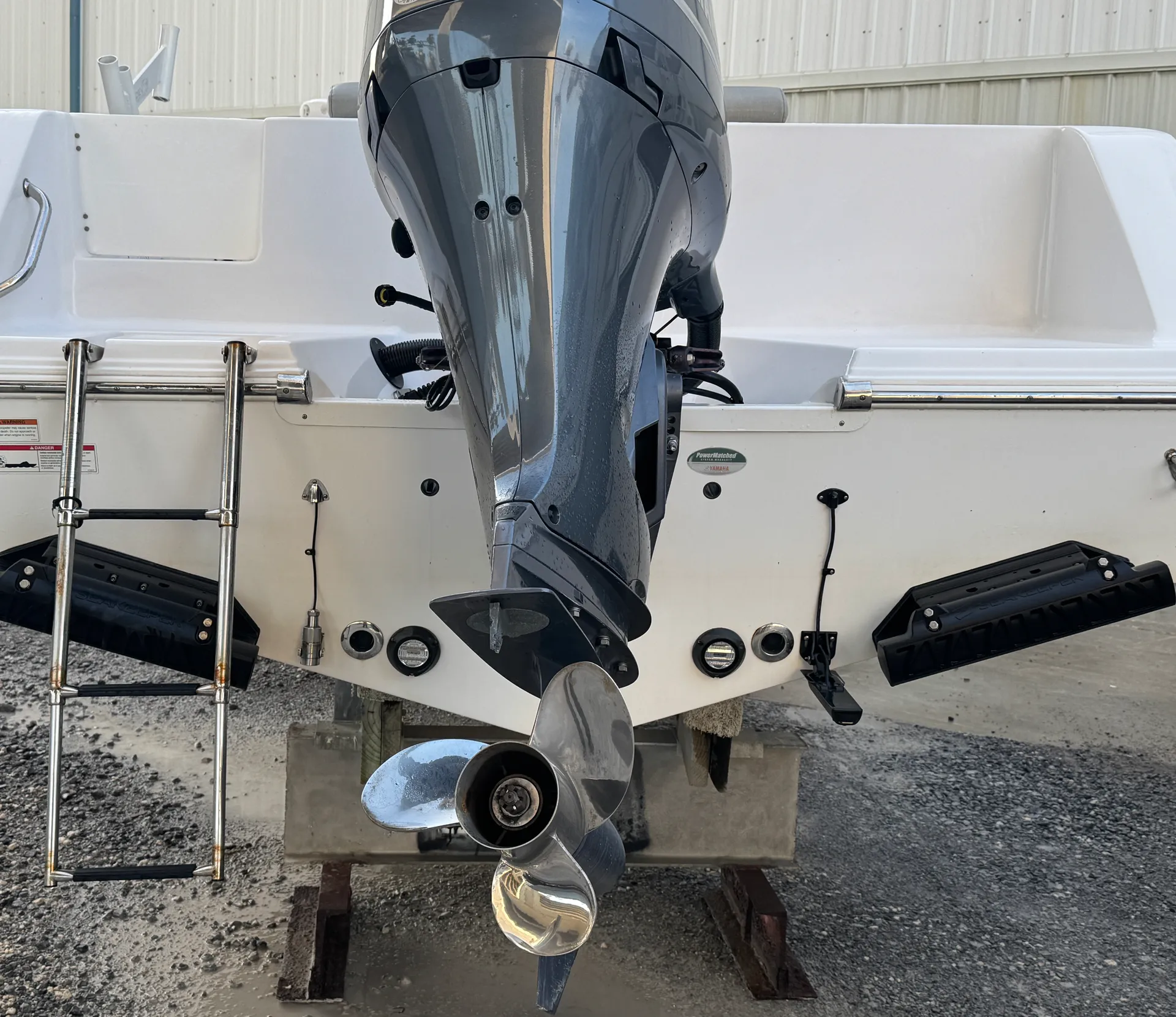 23’ Center Console : Fish/Cruise/Sandbar 