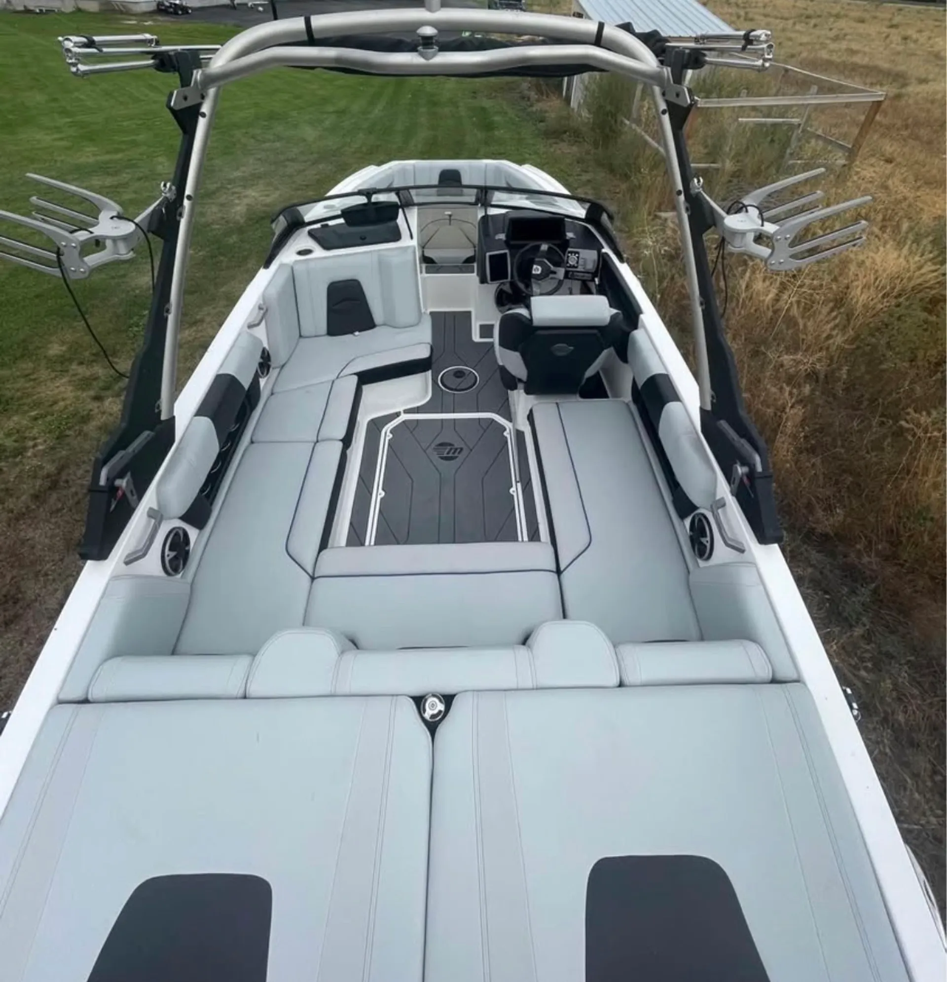 MALIBU BOATS 21 MLX in Shelley, ID — photo 2