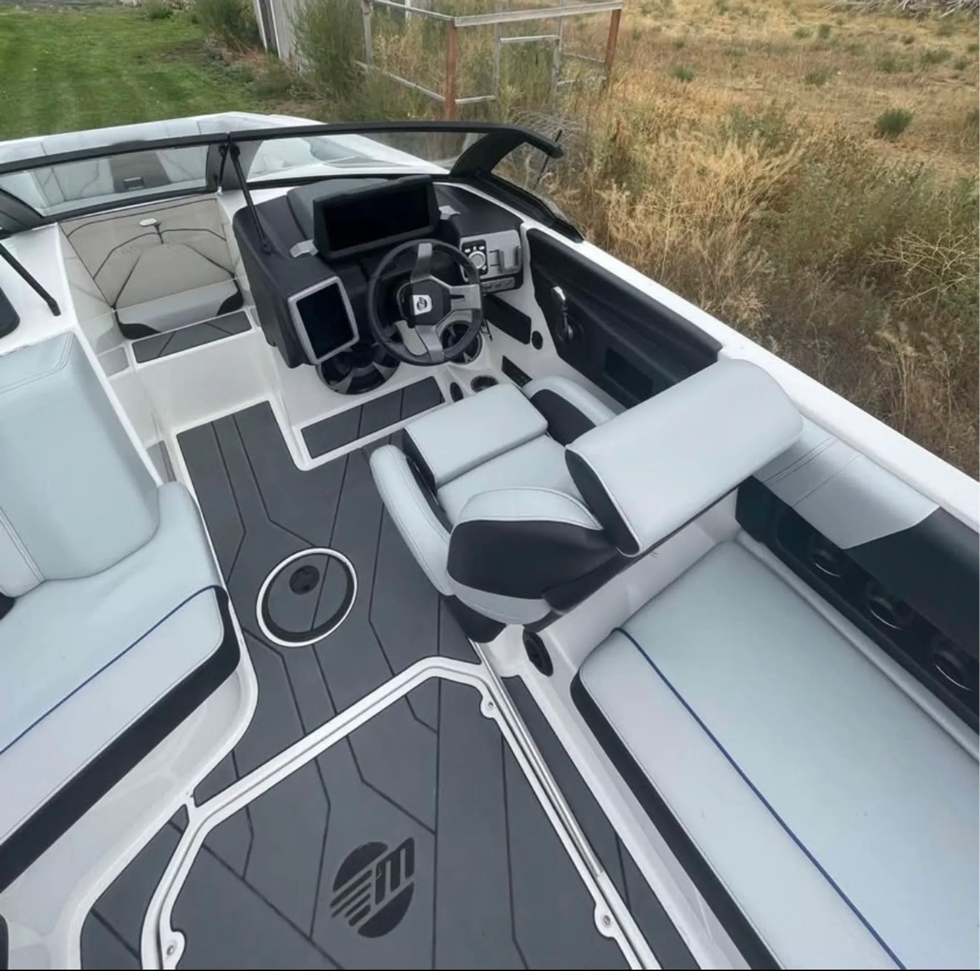 MALIBU BOATS 21 MLX in Shelley, ID — photo 3
