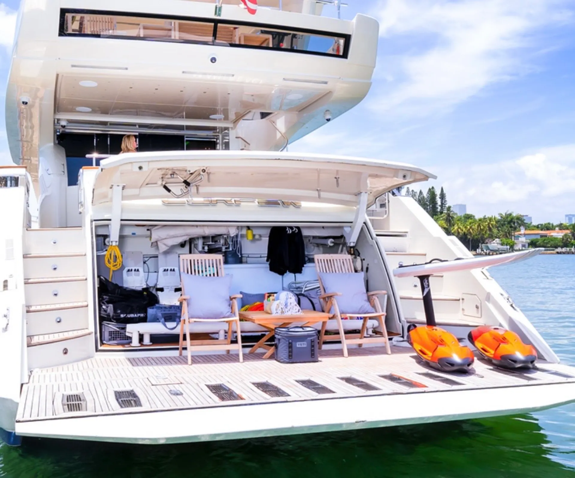 Stunning 105’ Dominator in Miami Beach with JACUZZI