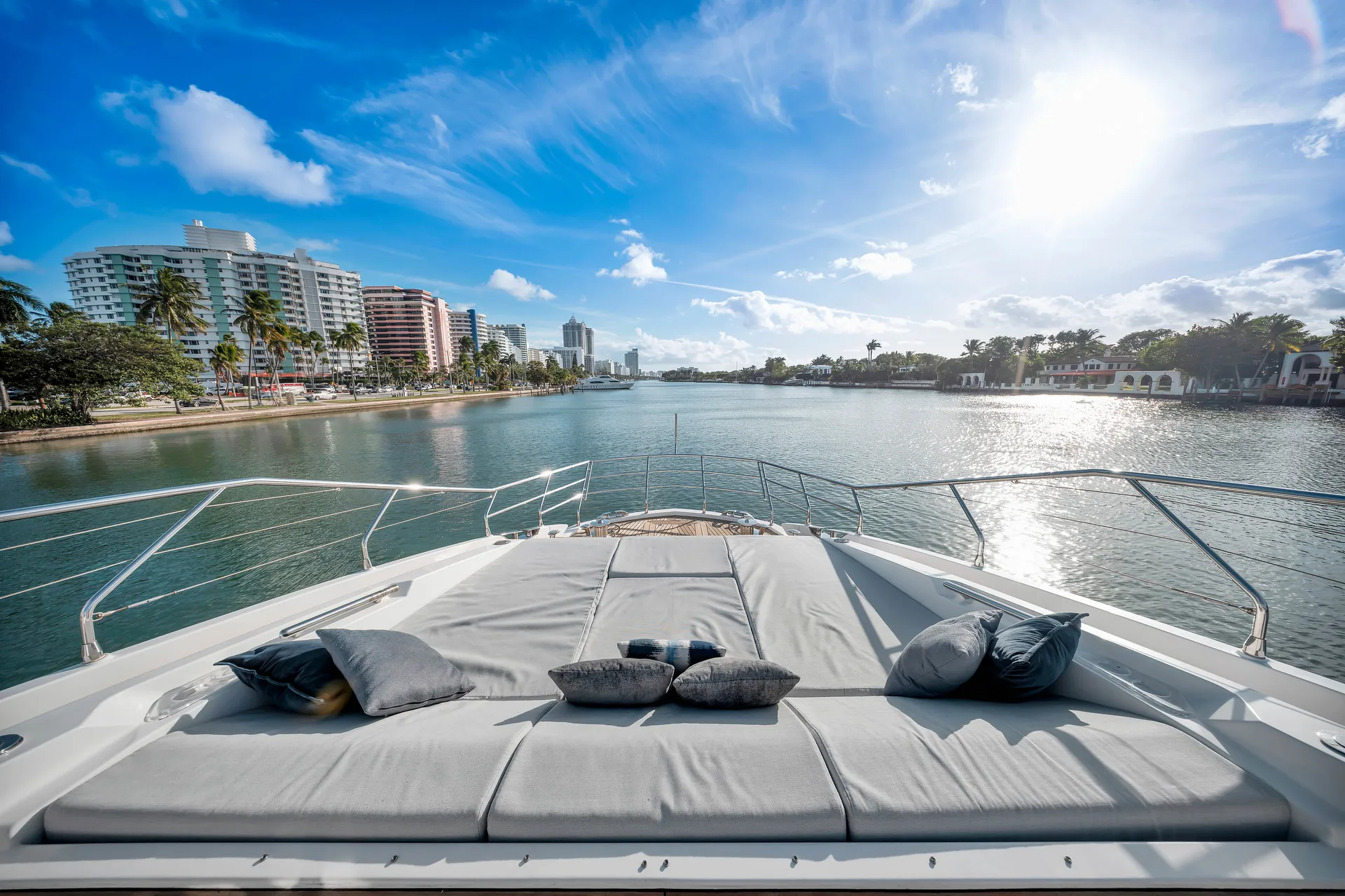 88ft Azimut "Cloud 9" –  Luxury Spacious Yacht w/ Jacuzzi