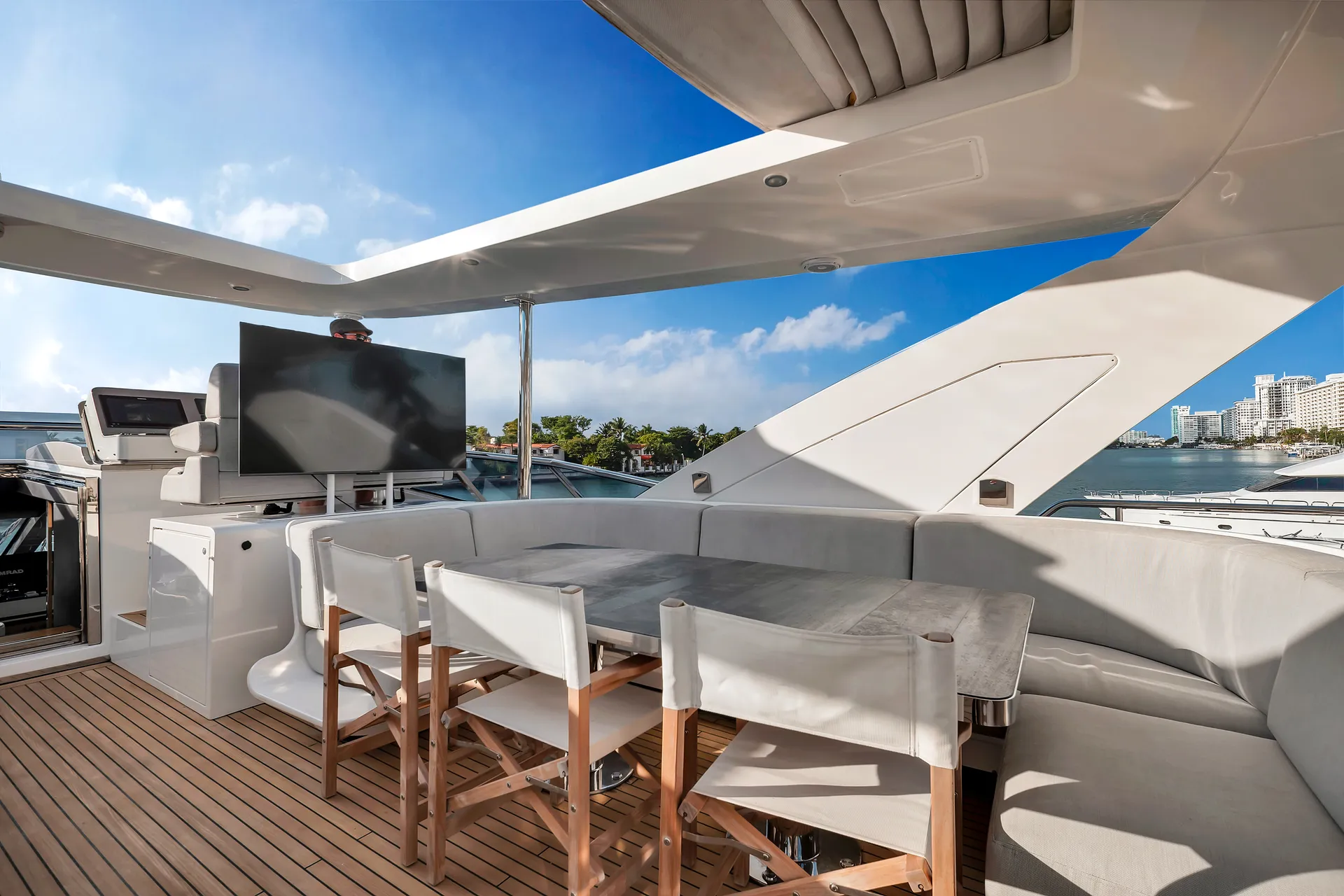 88ft Azimut "Cloud 9" –  Luxury Spacious Yacht w/ Jacuzzi