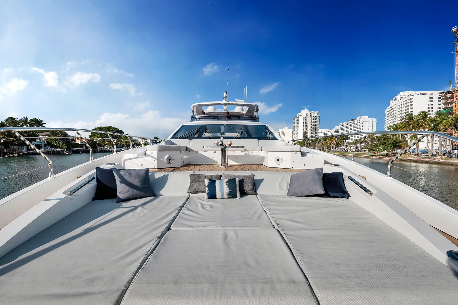 88ft Azimut "Cloud 9" –  Luxury Spacious Yacht w/ Jacuzzi