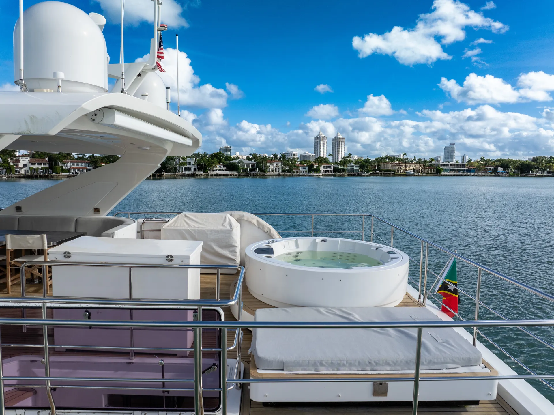 88ft Azimut "Cloud 9" –  Luxury Spacious Yacht w/ Jacuzzi