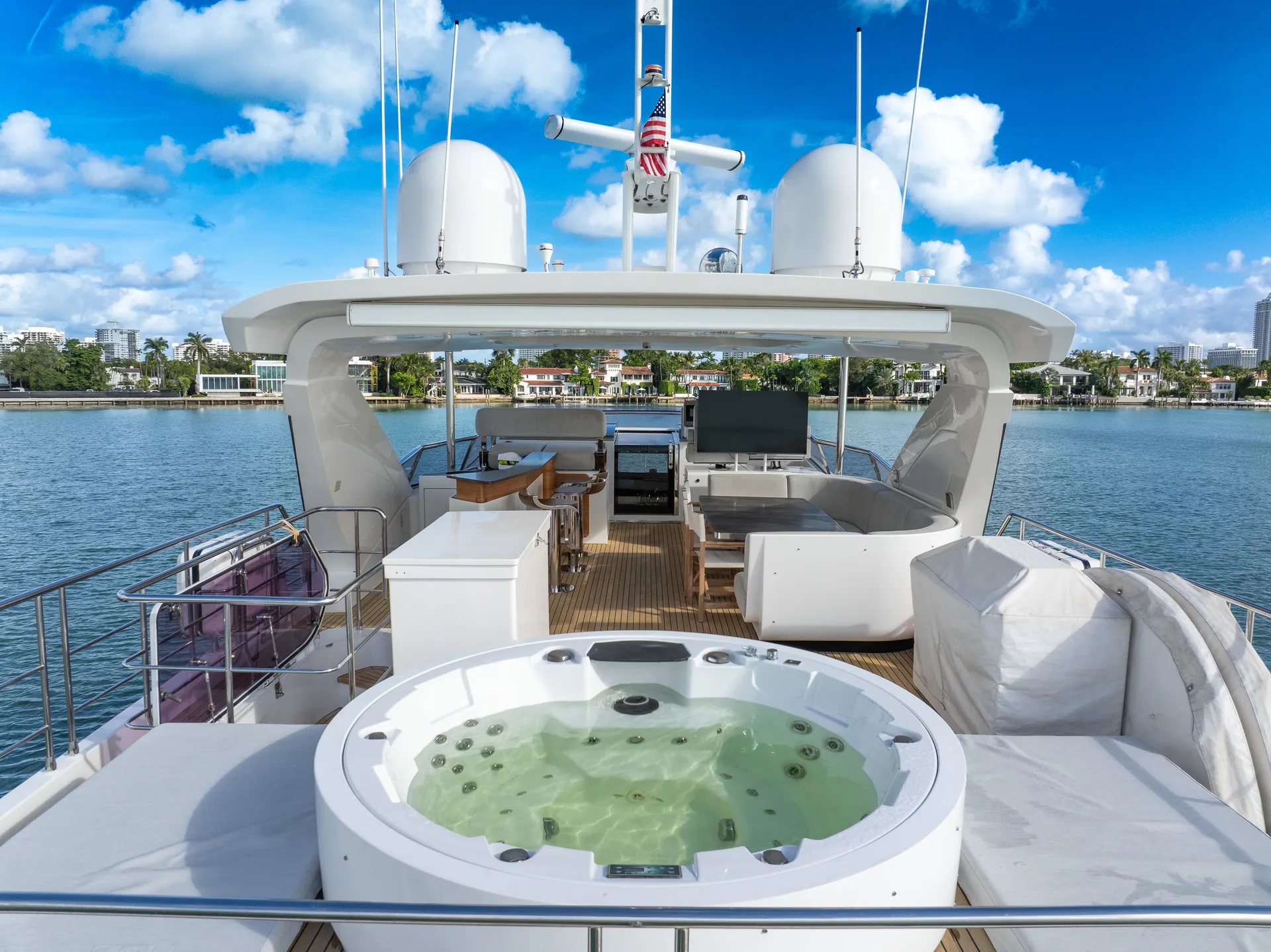 88ft Azimut "Cloud 9" –  Luxury Spacious Yacht w/ Jacuzzi