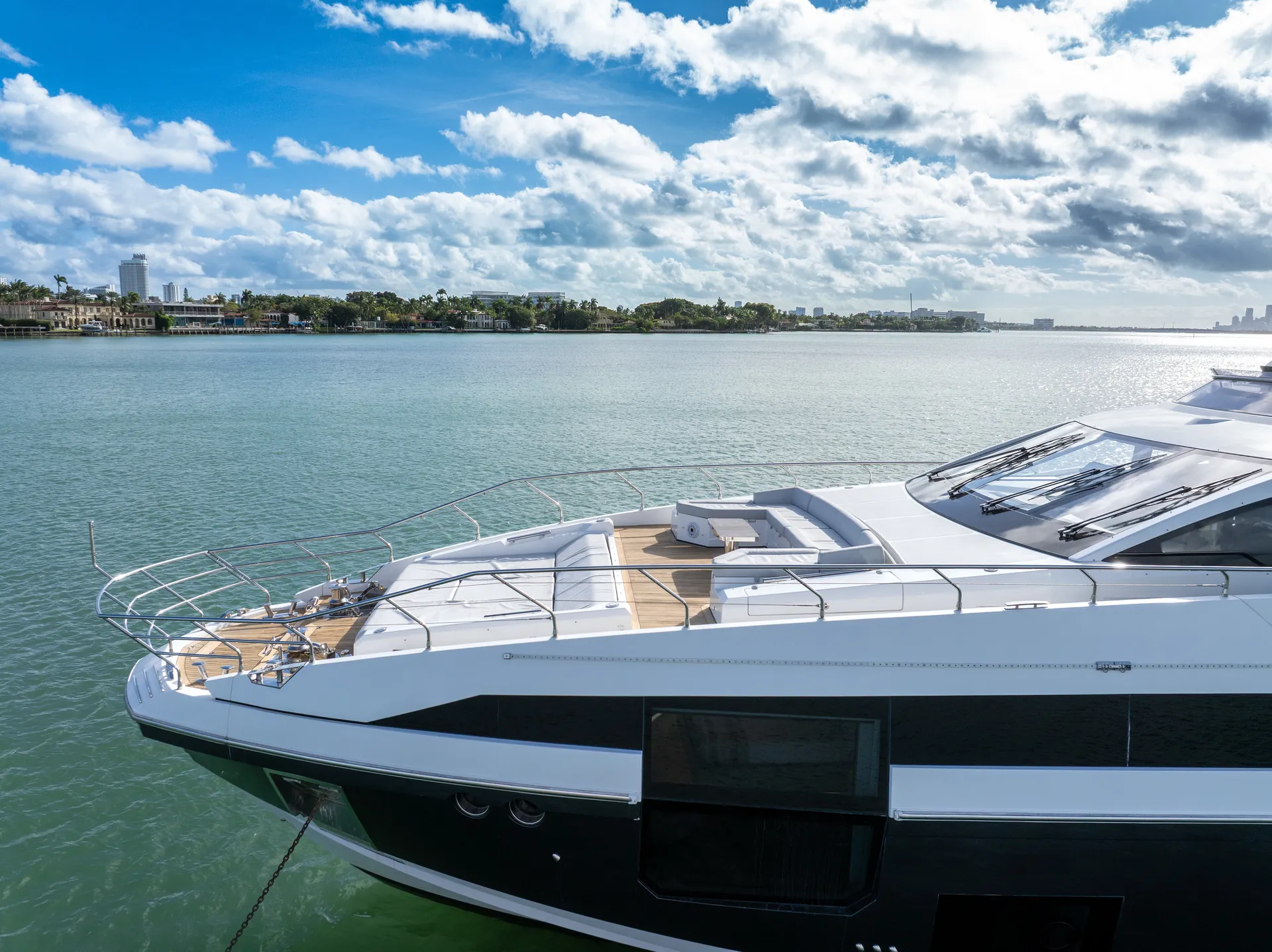 88ft Azimut "Cloud 9" –  Luxury Spacious Yacht w/ Jacuzzi
