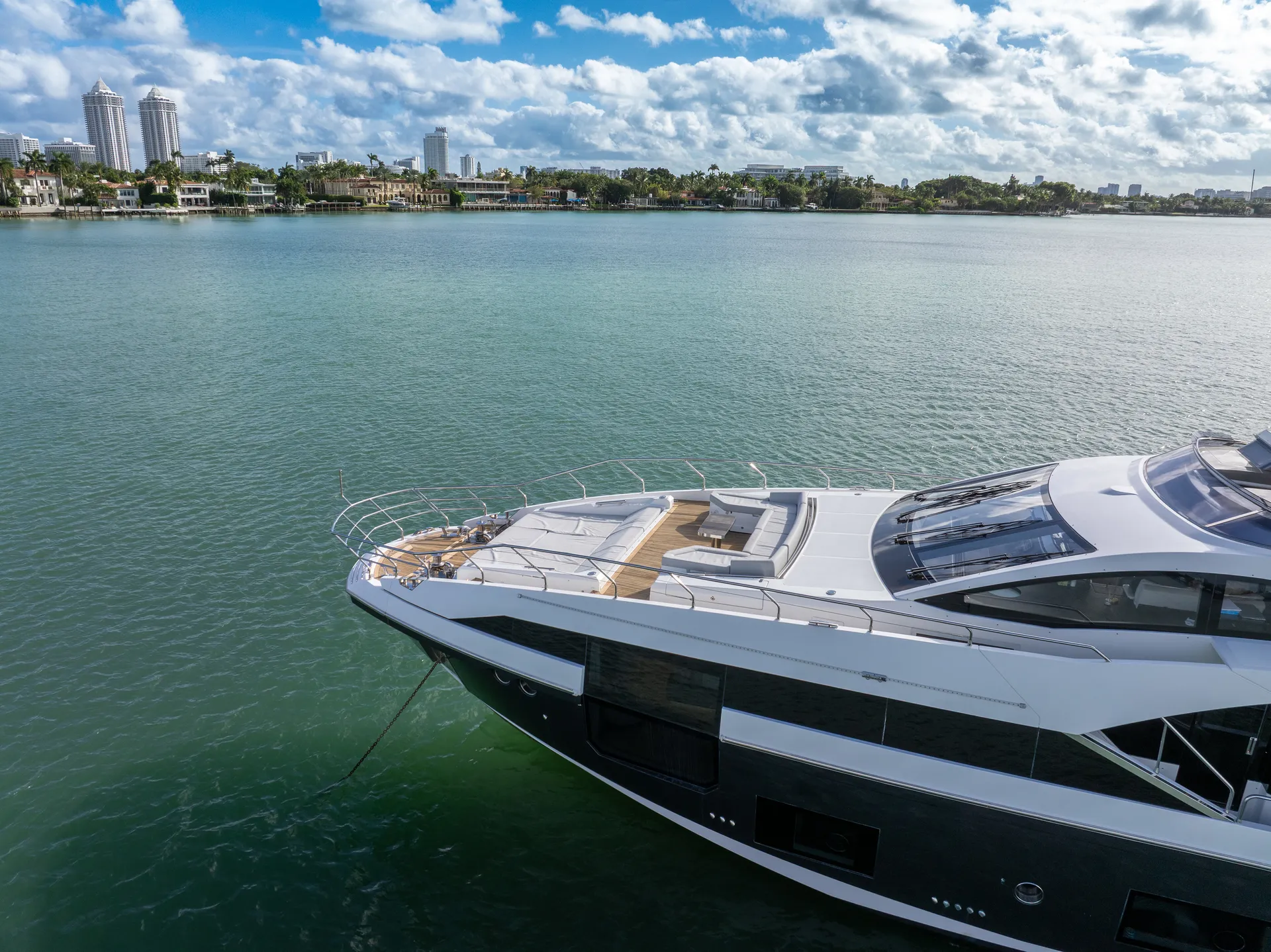 88ft Azimut "Cloud 9" –  Luxury Spacious Yacht w/ Jacuzzi