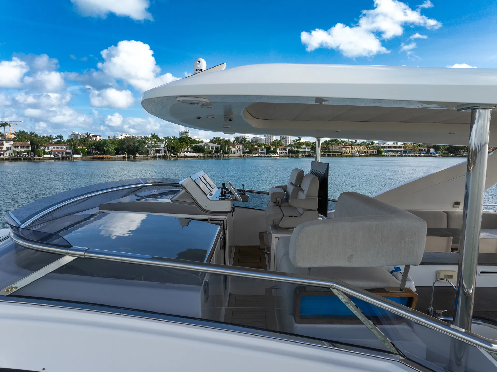 88ft Azimut "Cloud 9" –  Luxury Spacious Yacht w/ Jacuzzi