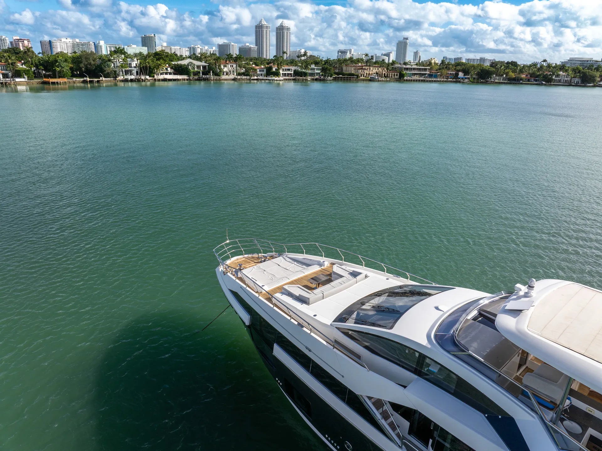 88ft Azimut "Cloud 9" –  Luxury Spacious Yacht w/ Jacuzzi
