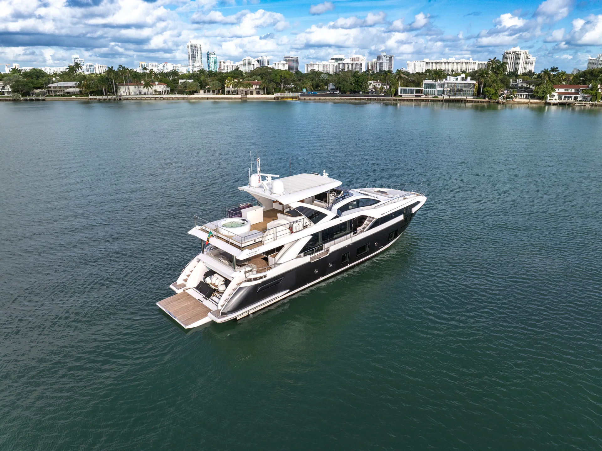 88ft Azimut "Cloud 9" –  Luxury Spacious Yacht w/ Jacuzzi