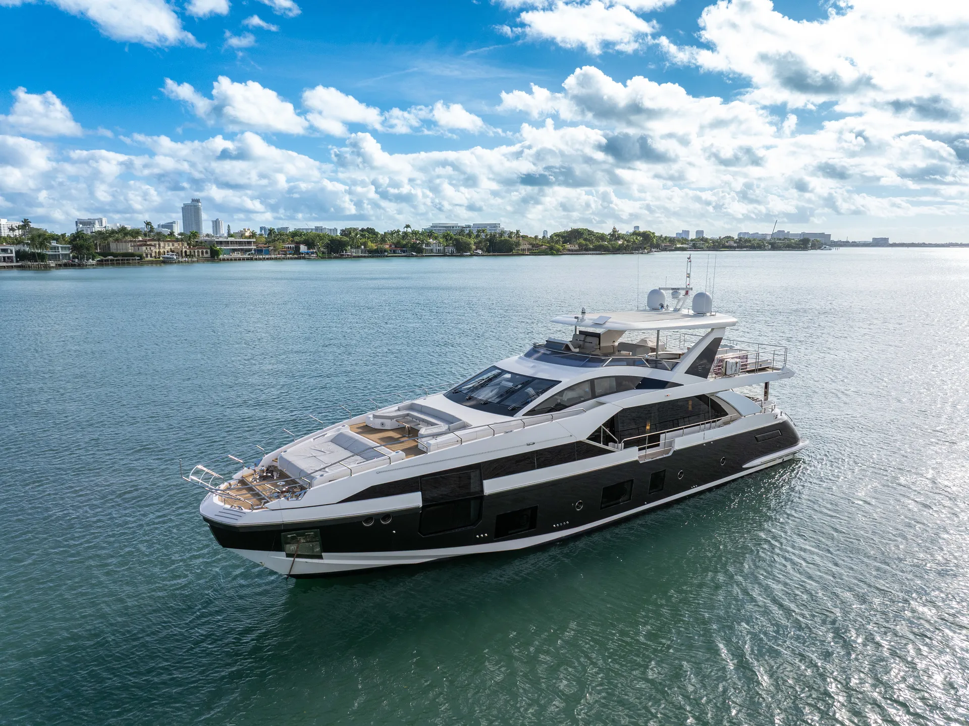 88ft Azimut "Cloud 9" –  Luxury Spacious Yacht w/ Jacuzzi