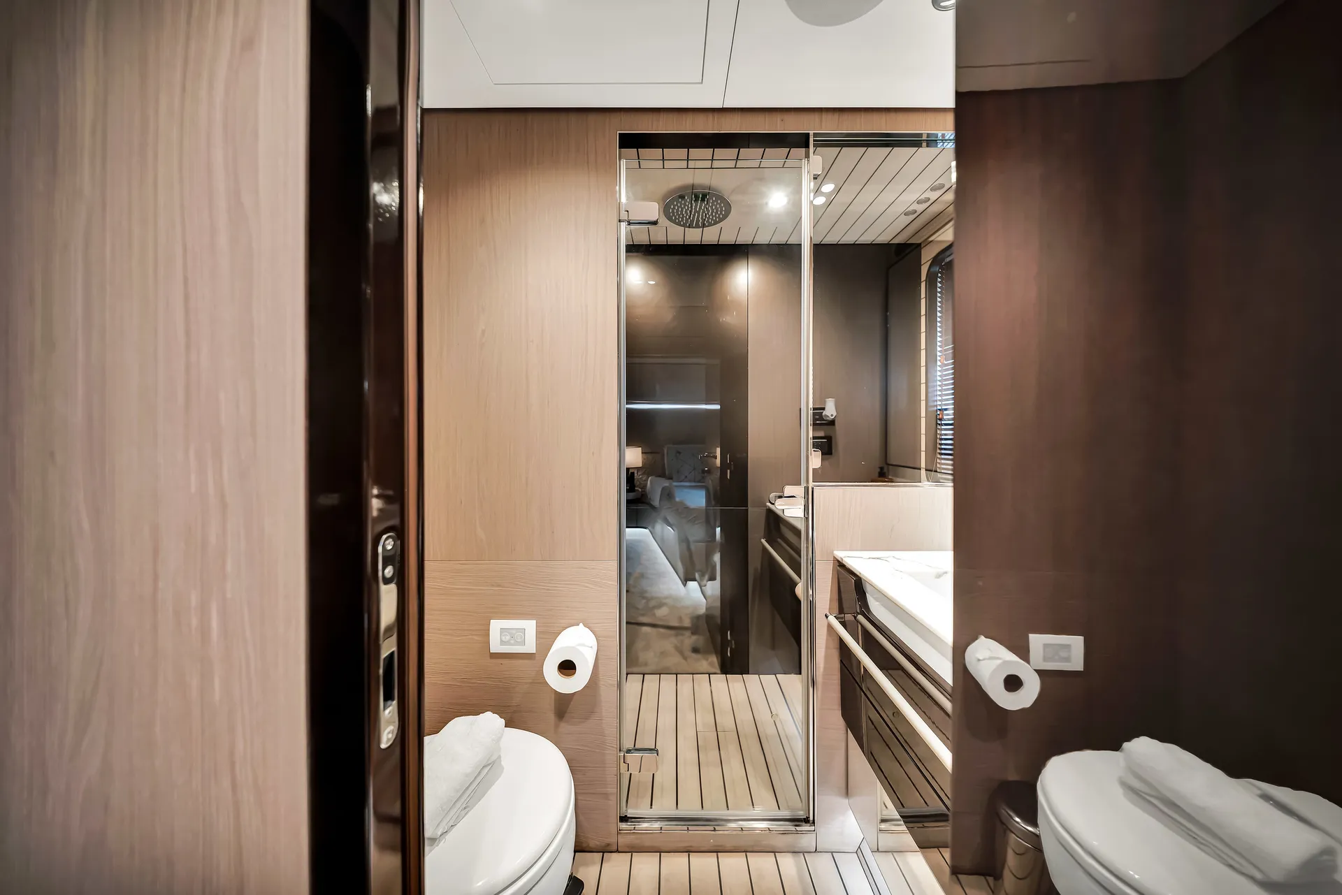 88ft Azimut "Cloud 9" –  Luxury Spacious Yacht w/ Jacuzzi