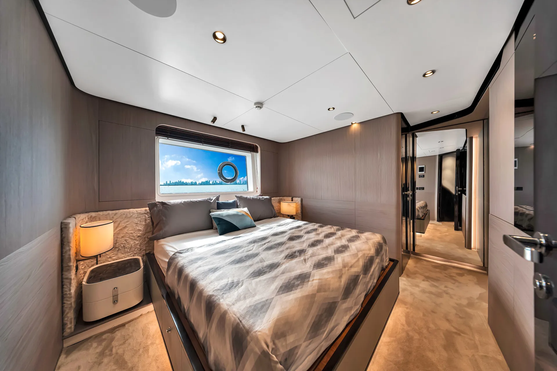 88ft Azimut "Cloud 9" –  Luxury Spacious Yacht w/ Jacuzzi