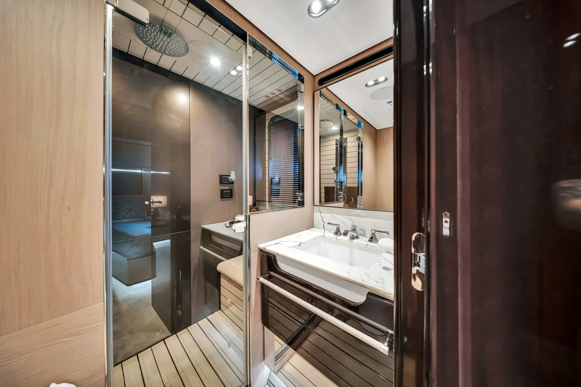 88ft Azimut "Cloud 9" –  Luxury Spacious Yacht w/ Jacuzzi