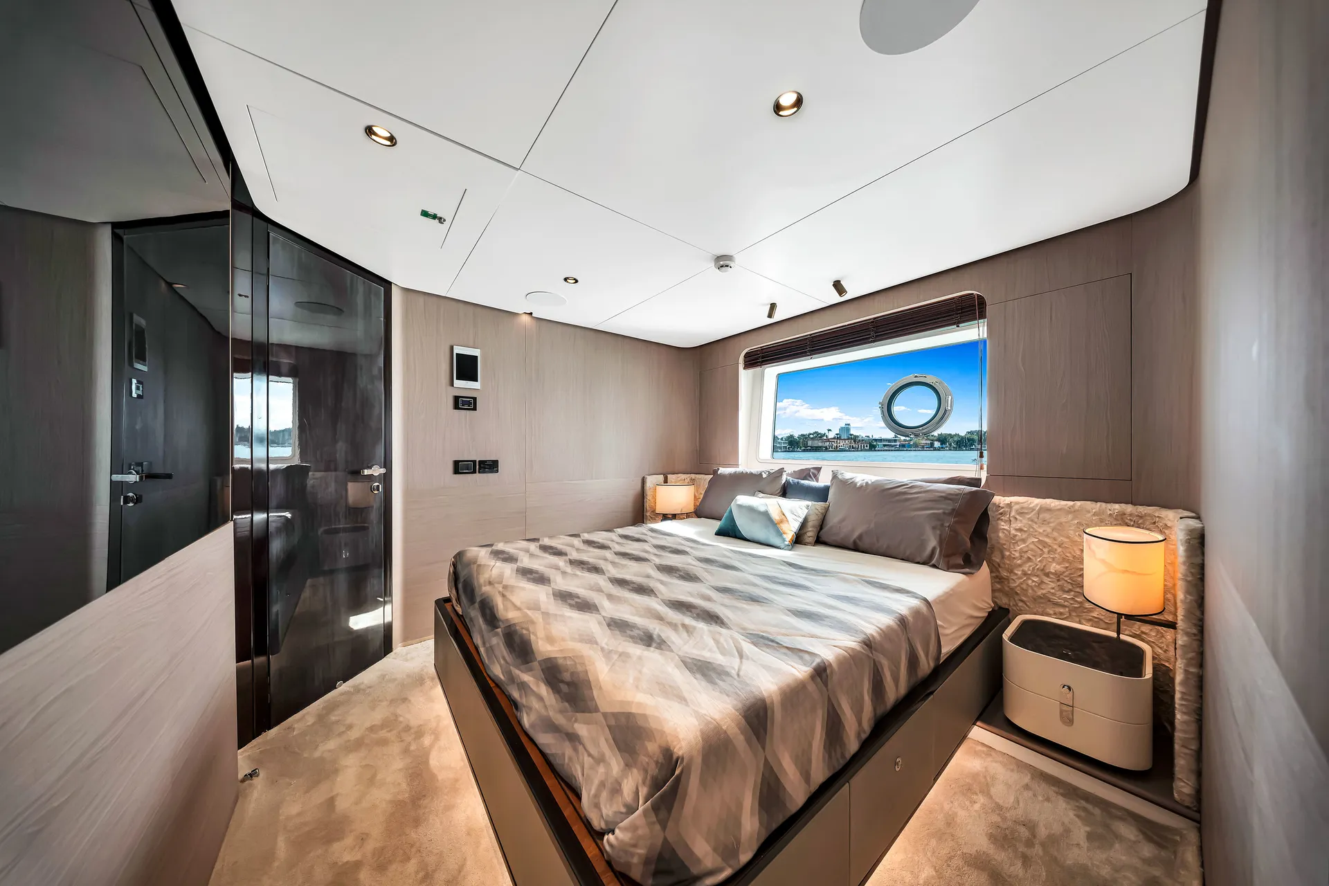 88ft Azimut "Cloud 9" –  Luxury Spacious Yacht w/ Jacuzzi