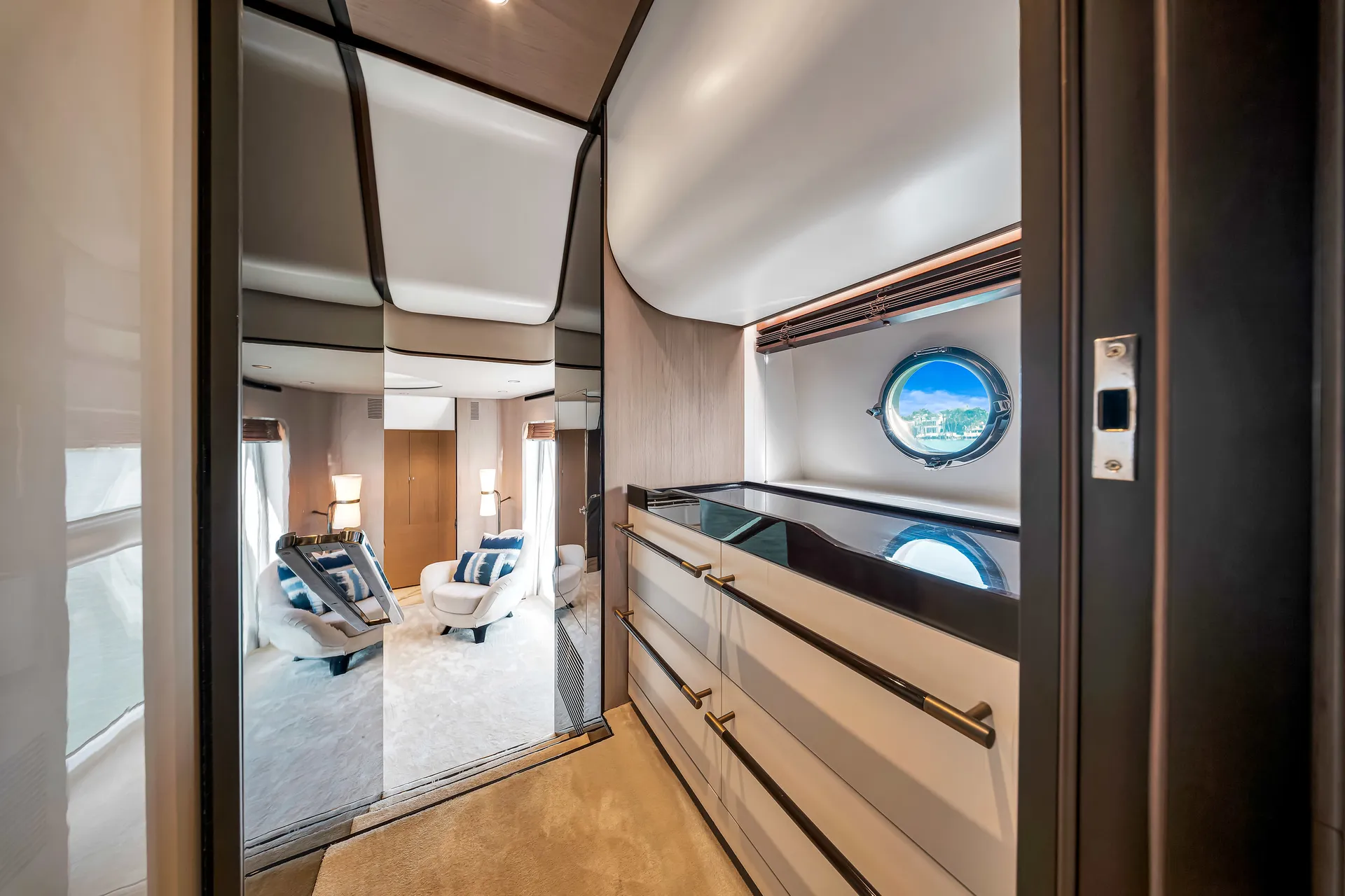 88ft Azimut "Cloud 9" –  Luxury Spacious Yacht w/ Jacuzzi