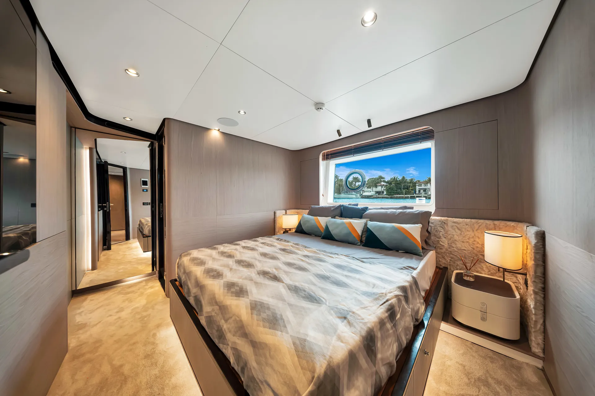 88ft Azimut "Cloud 9" –  Luxury Spacious Yacht w/ Jacuzzi