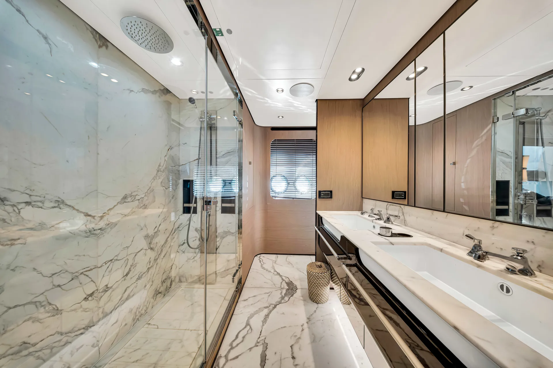 88ft Azimut "Cloud 9" –  Luxury Spacious Yacht w/ Jacuzzi