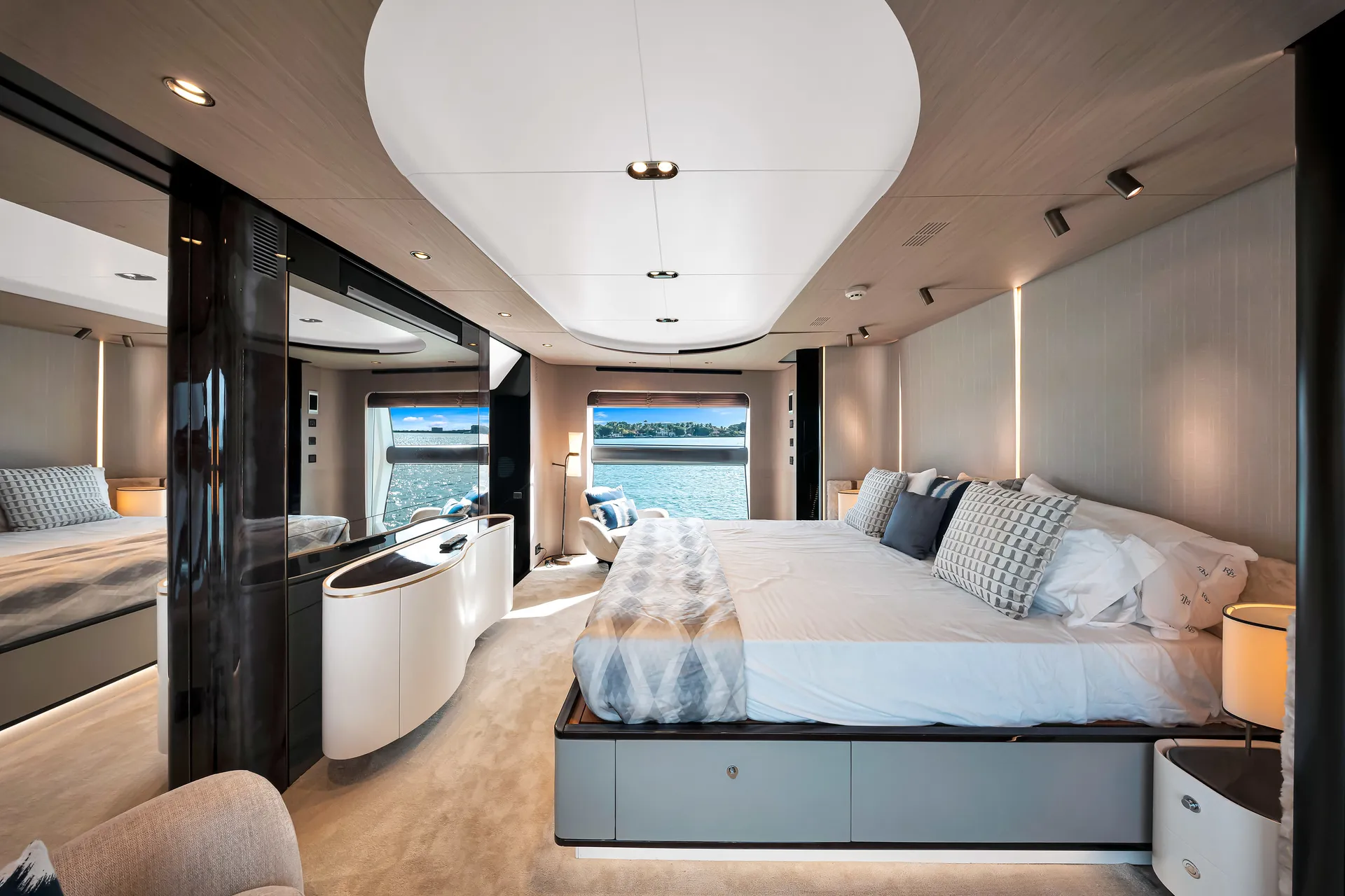 88ft Azimut "Cloud 9" –  Luxury Spacious Yacht w/ Jacuzzi