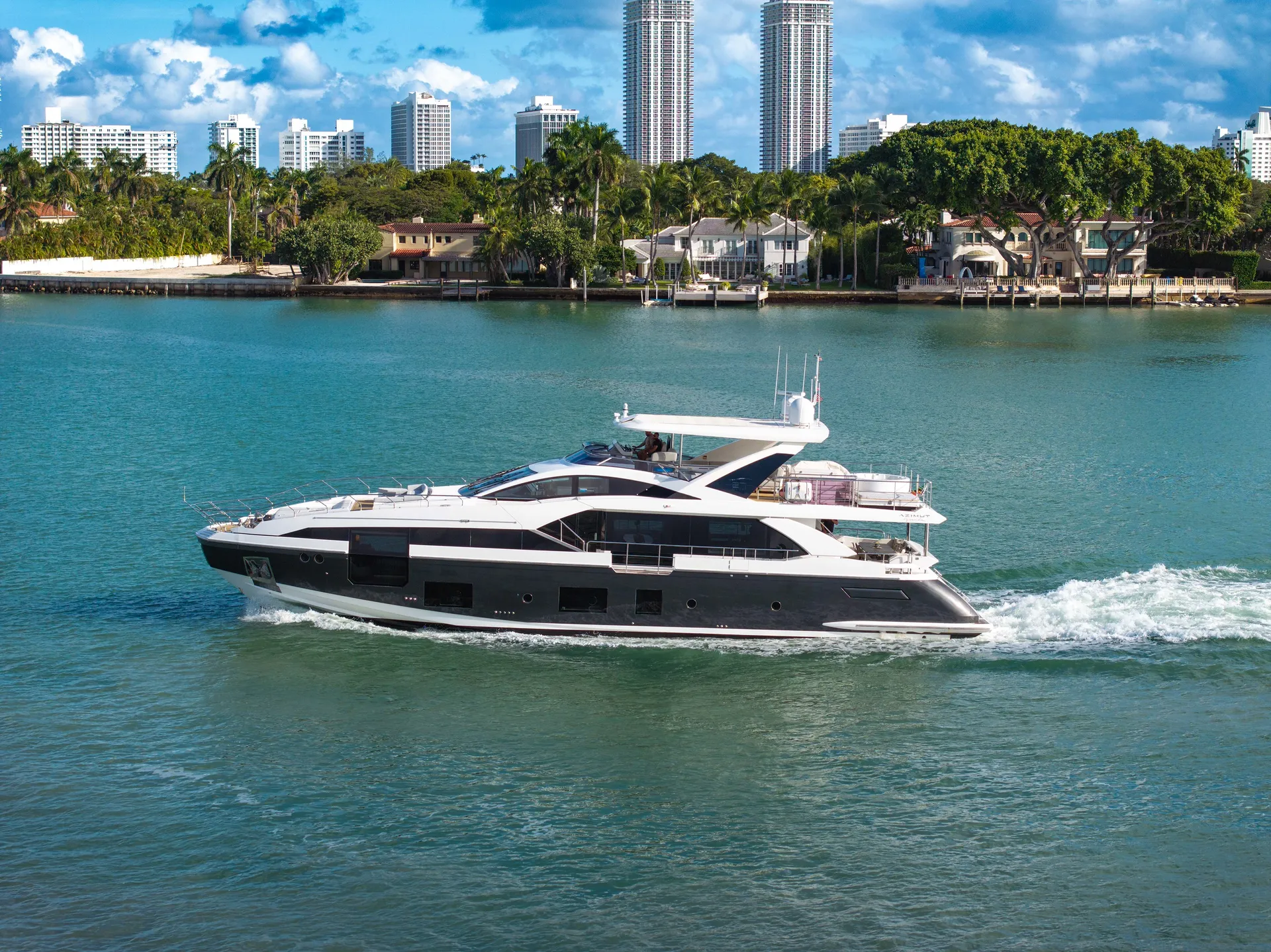 88ft Azimut "Cloud 9" –  Luxury Spacious Yacht w/ Jacuzzi