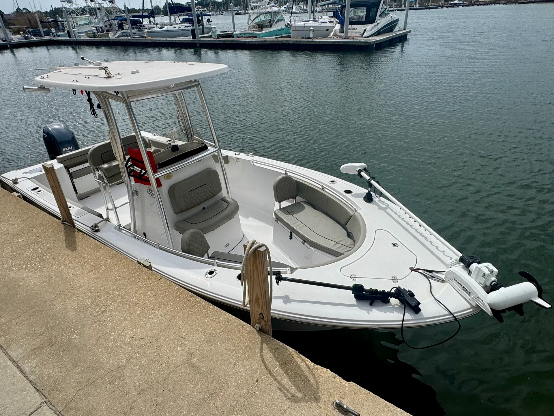 23’ Center Console : Fish/Cruise/Sandbar 