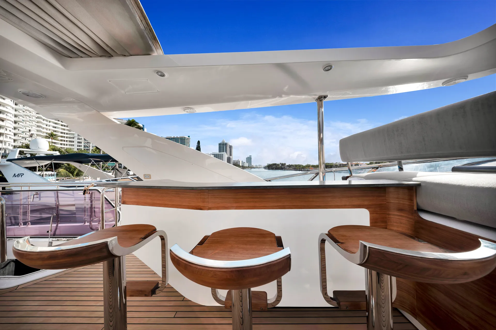 88ft Azimut "Cloud 9" –  Luxury Spacious Yacht w/ Jacuzzi