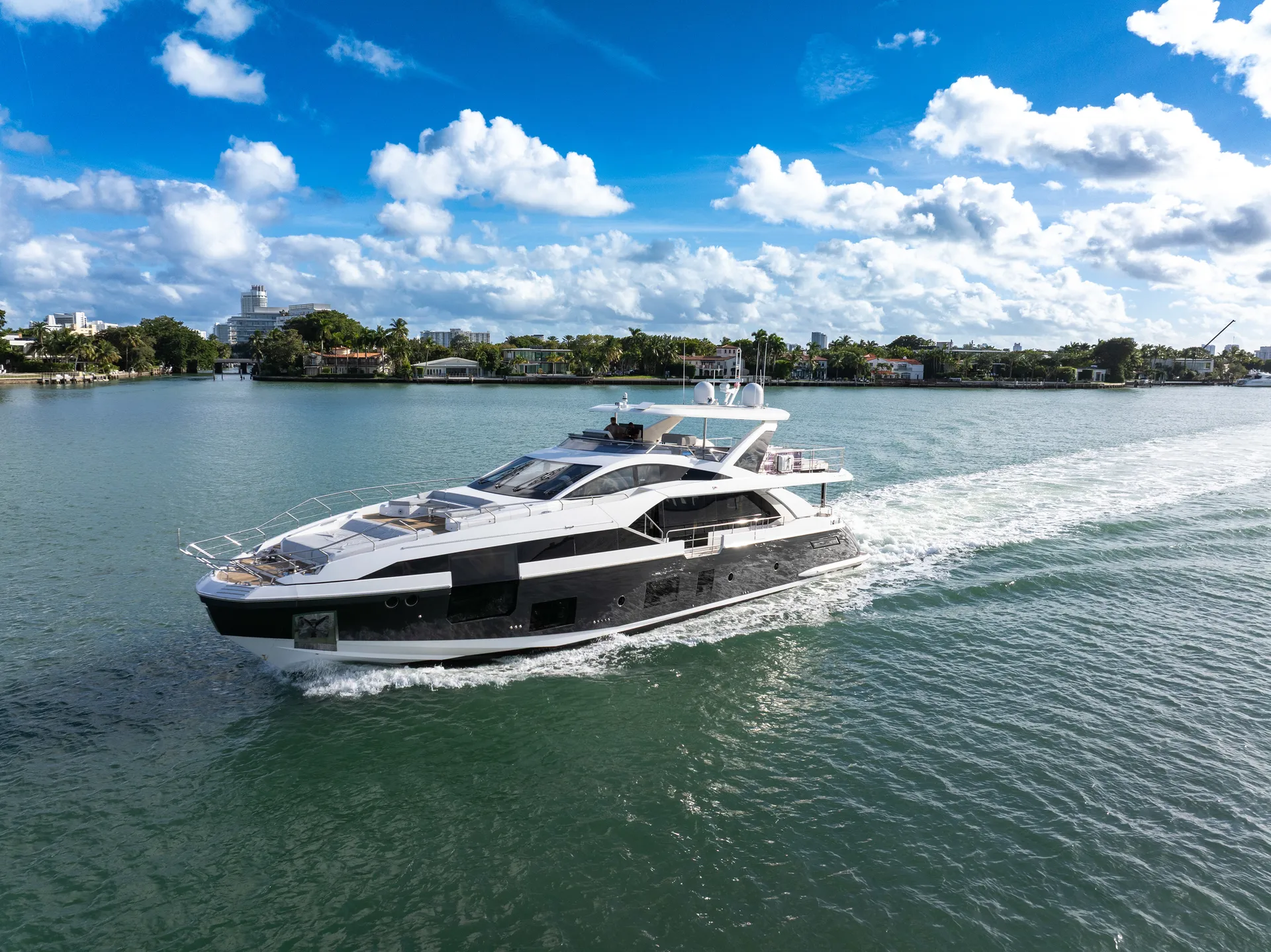 88ft Azimut "Cloud 9" –  Luxury Spacious Yacht w/ Jacuzzi